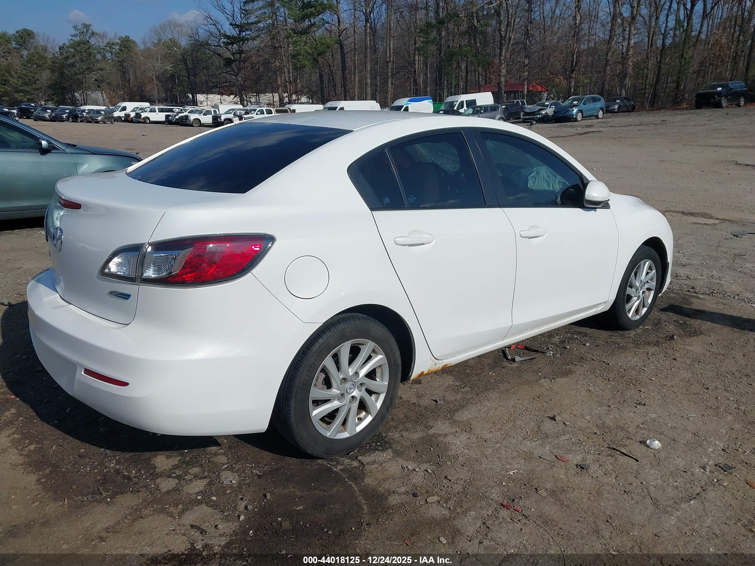 MAZDA MAZDA3 image 4