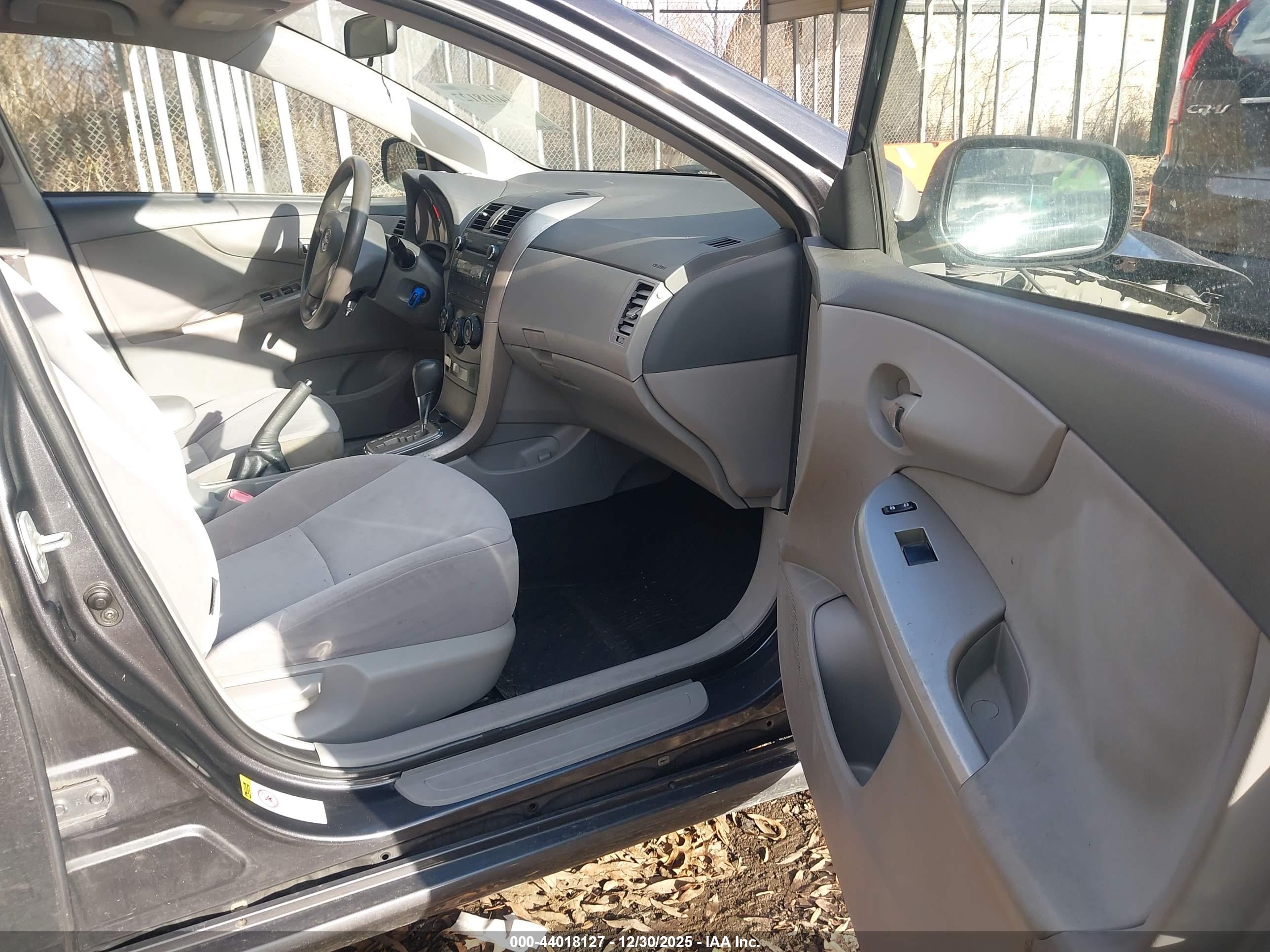 TOYOTA COROLLA image 5