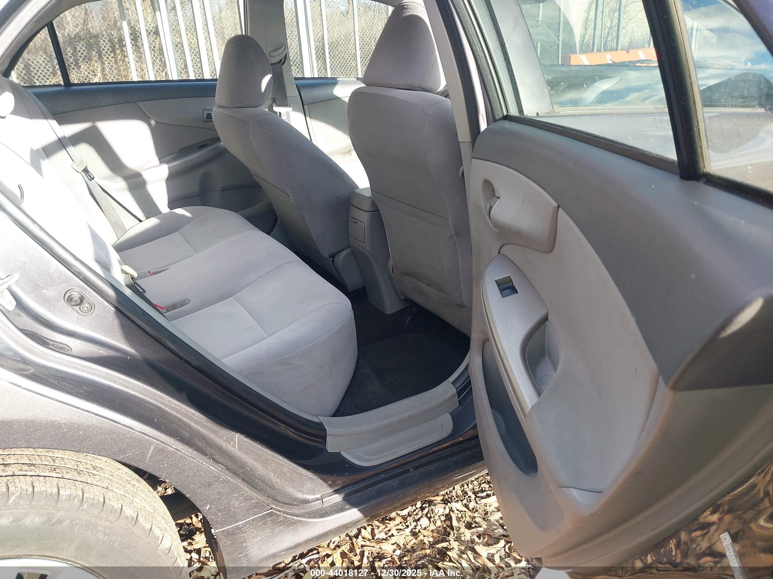 TOYOTA COROLLA image 8