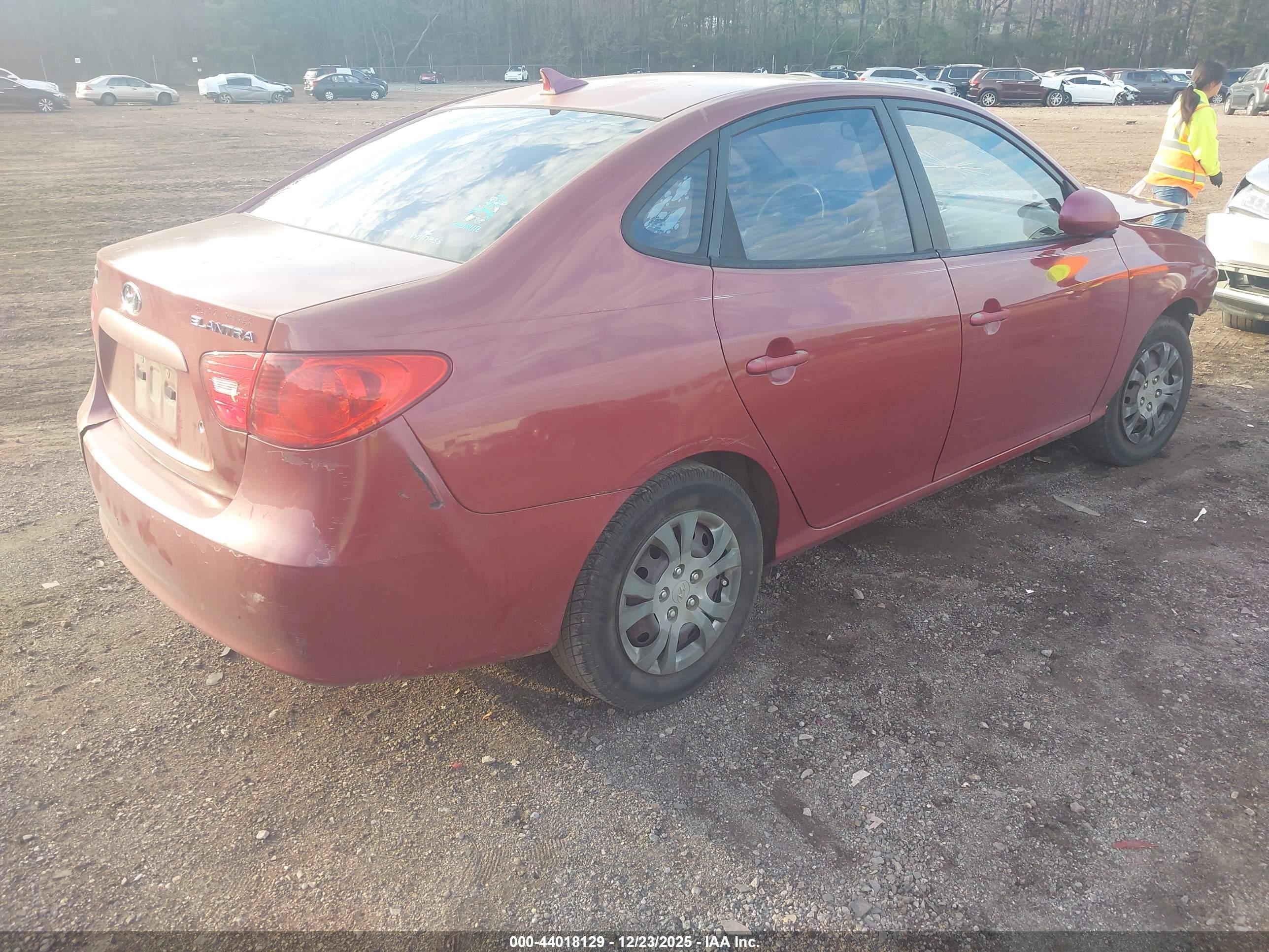 HYUNDAI ELANTRA image 4