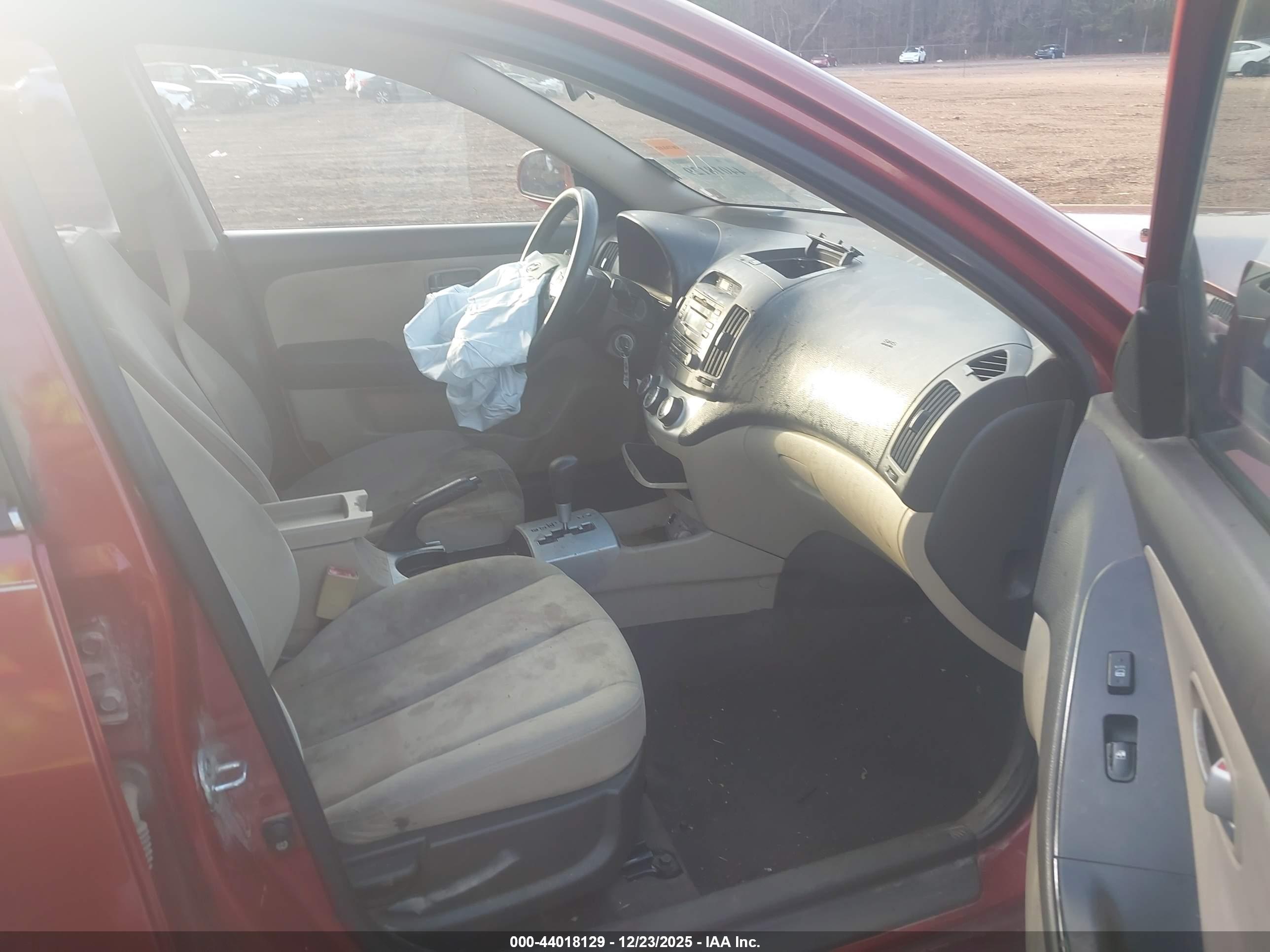 HYUNDAI ELANTRA image 5
