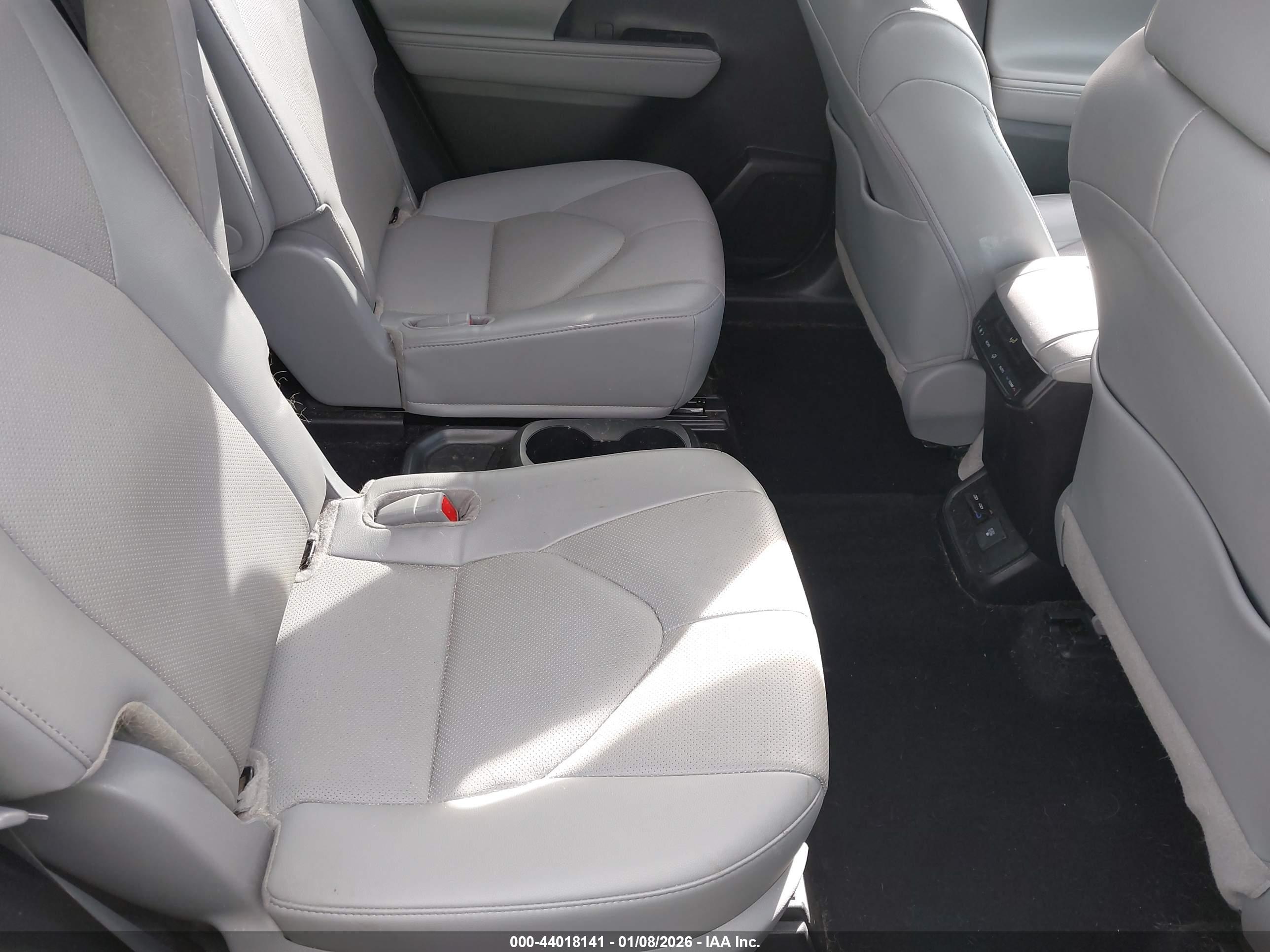 TOYOTA HIGHLANDER image 8