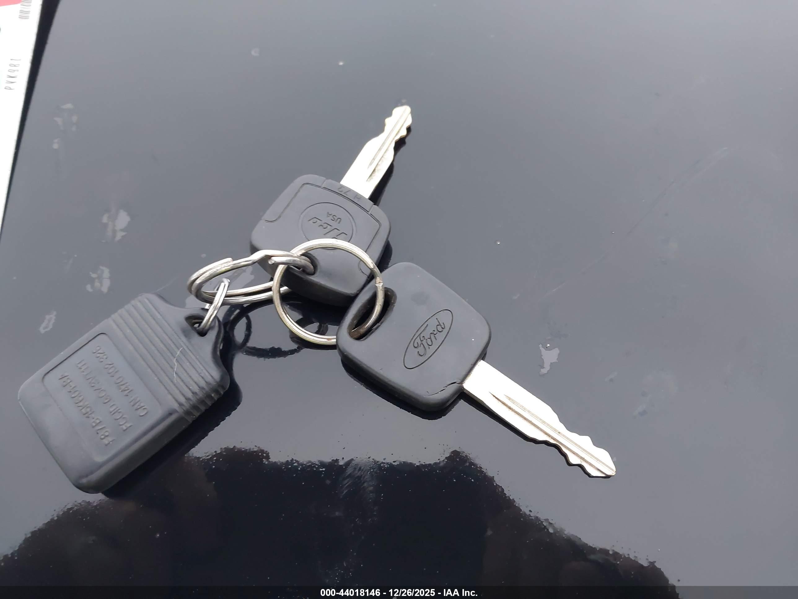 FORD TAURUS image 11