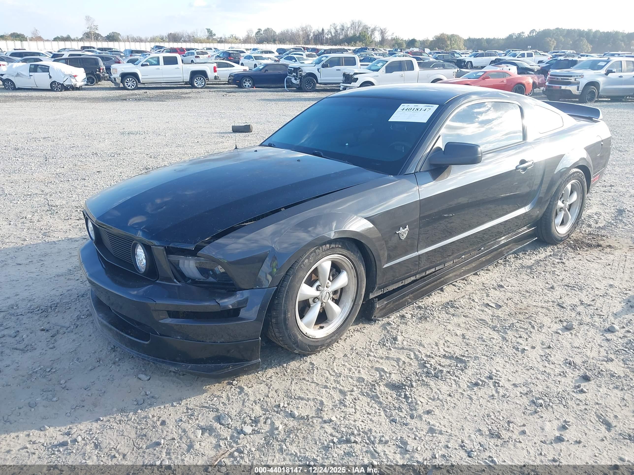 FORD MUSTANG image 2