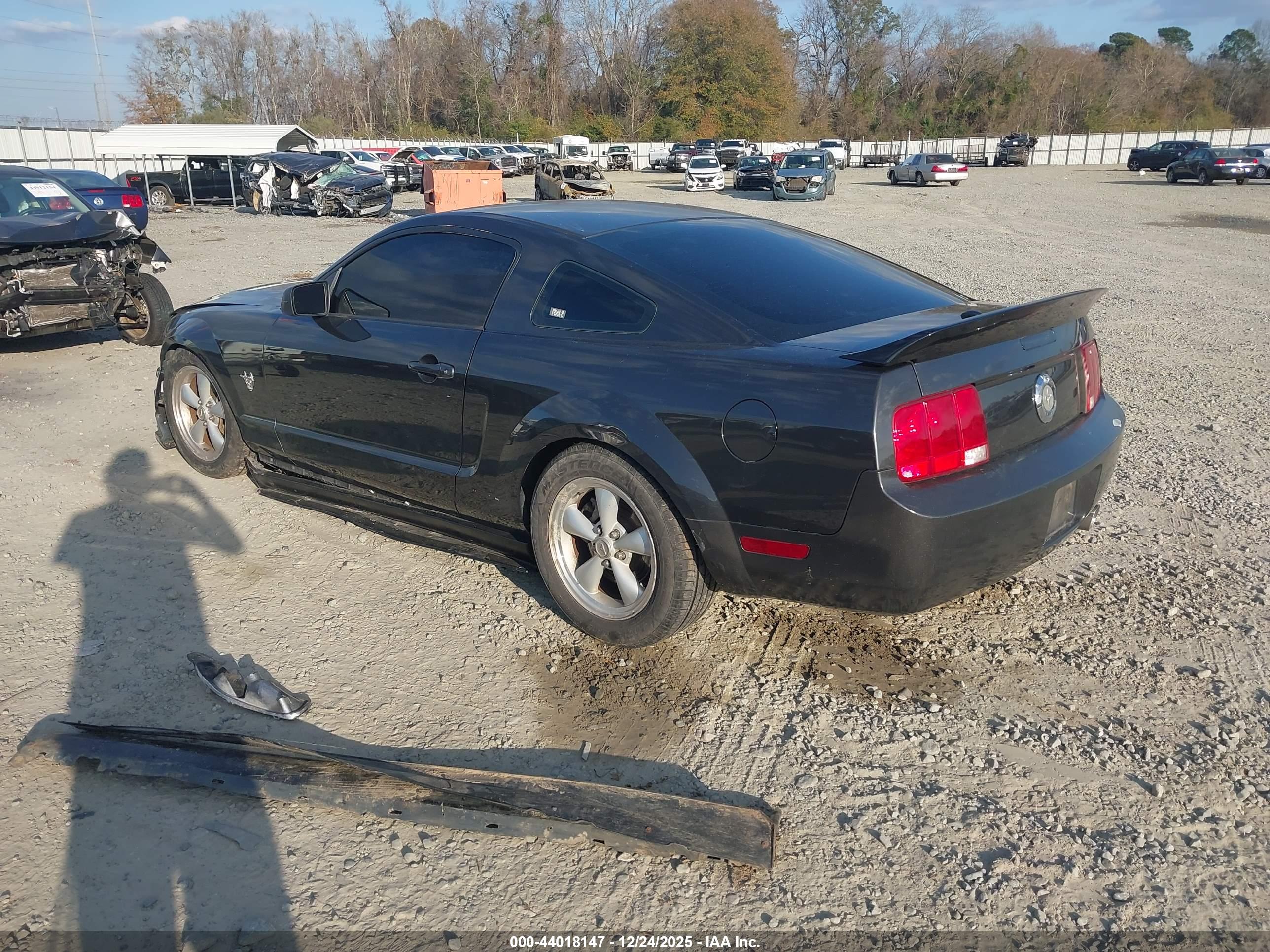 FORD MUSTANG image 3