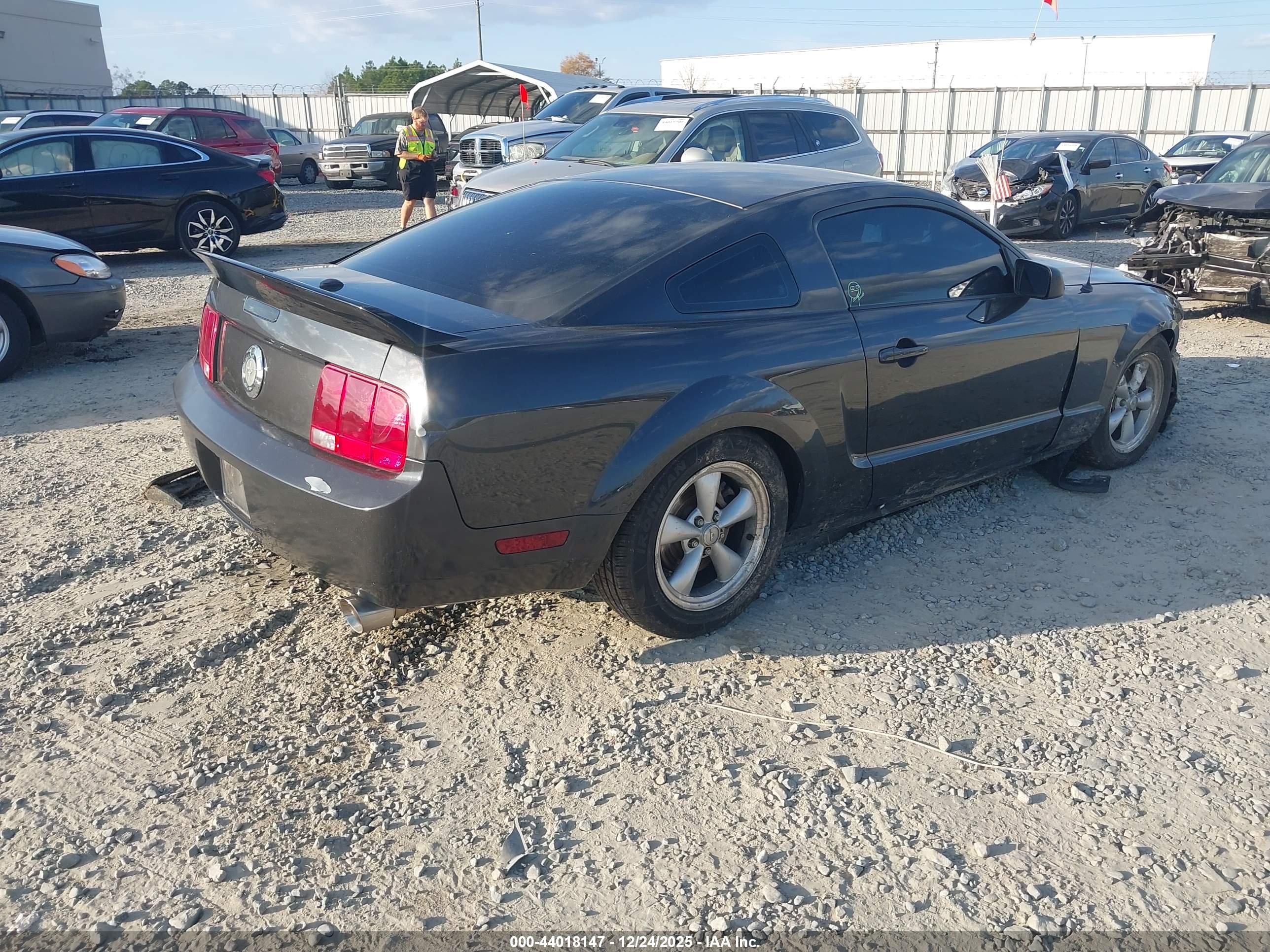 FORD MUSTANG image 4