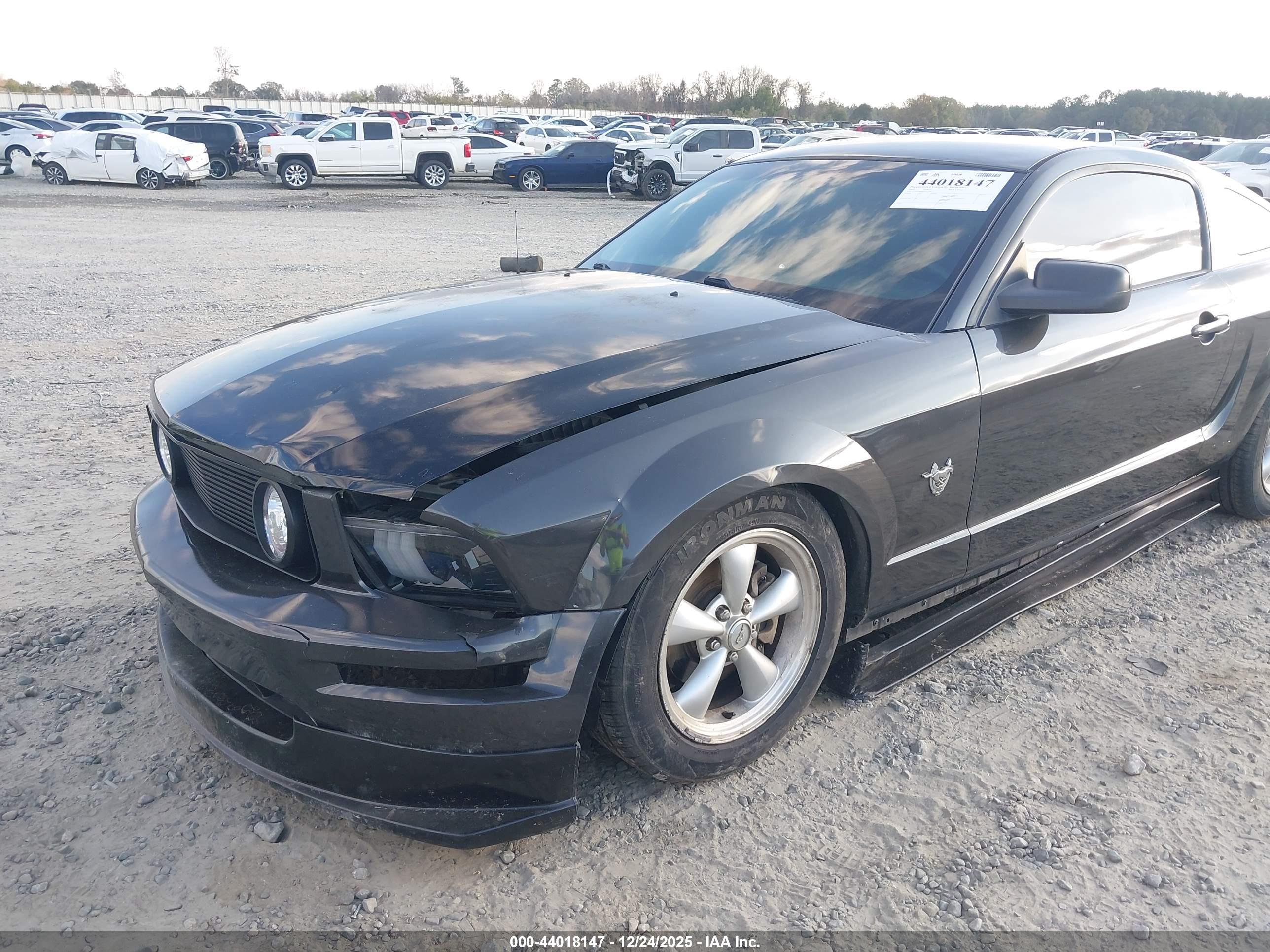FORD MUSTANG image 6