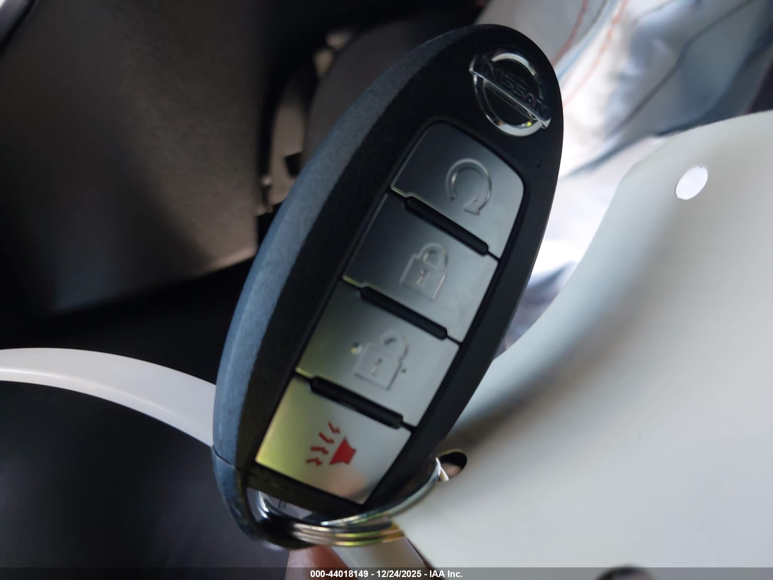 NISSAN ROGUE image 11