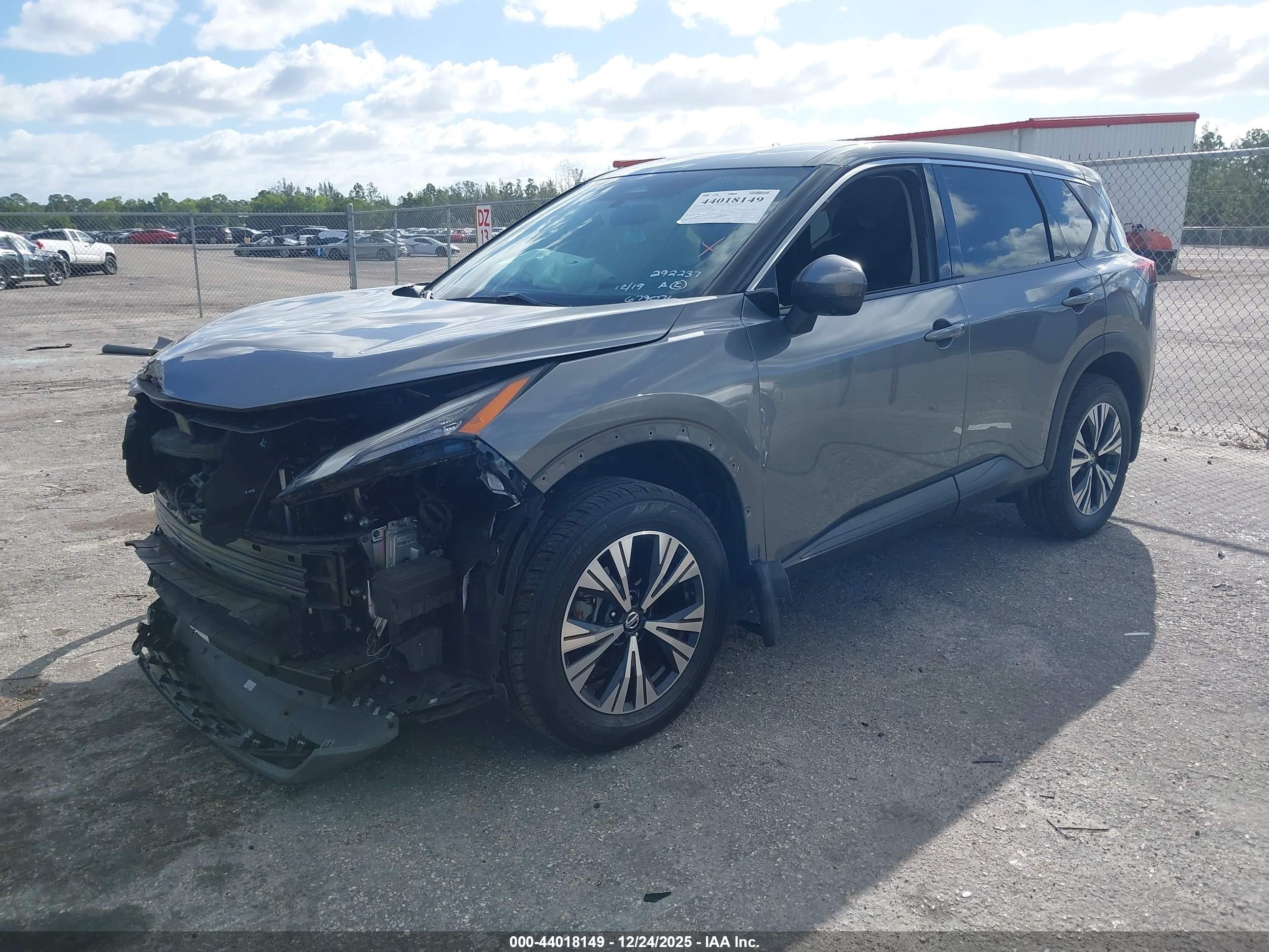 NISSAN ROGUE image 2