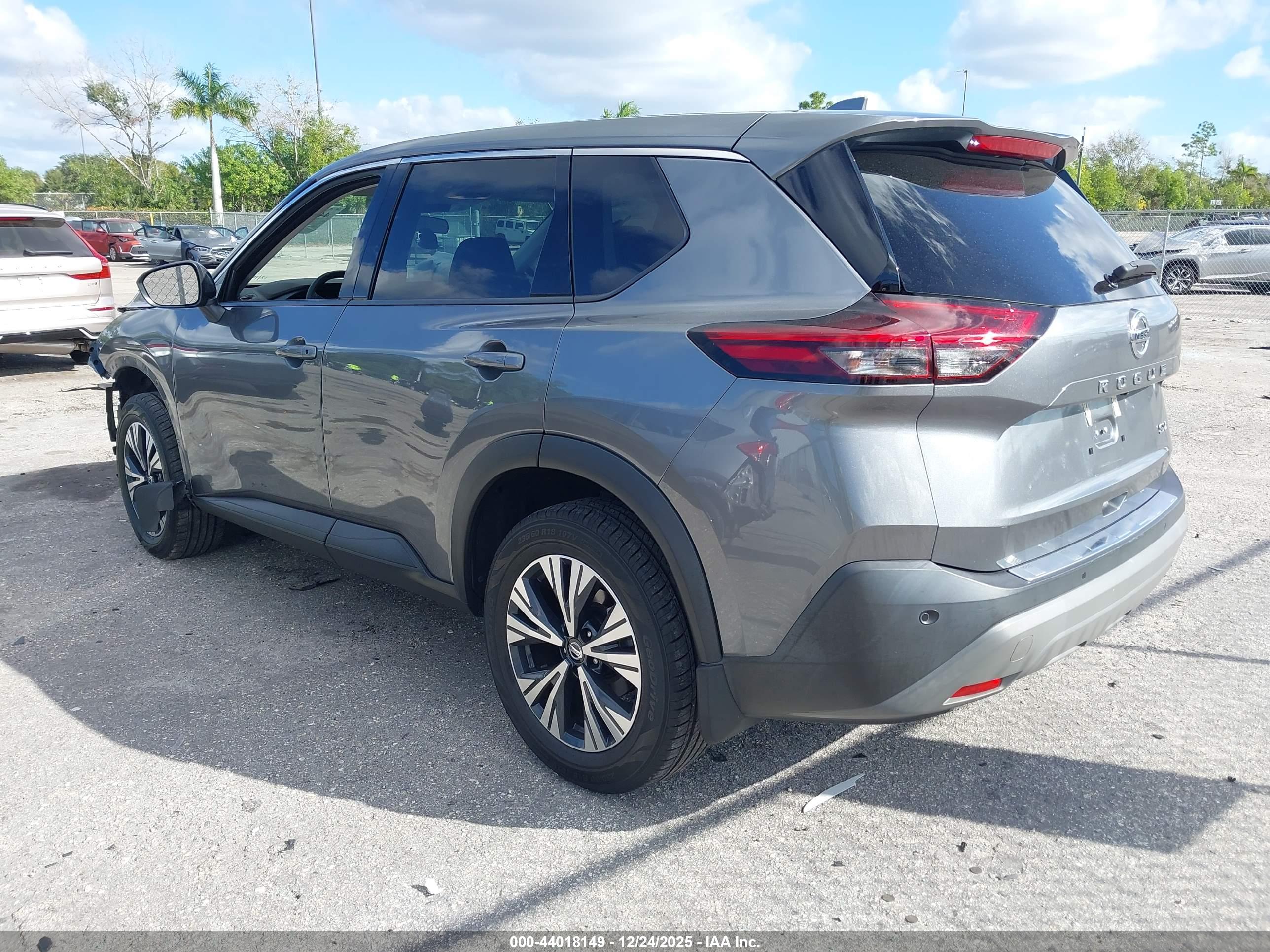 NISSAN ROGUE image 3