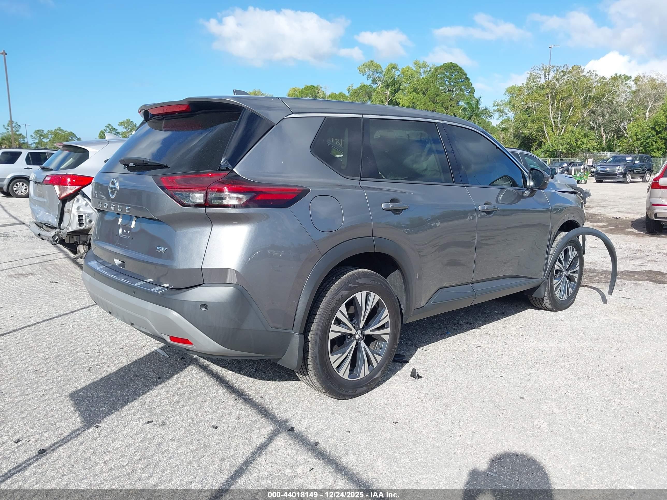 NISSAN ROGUE image 4