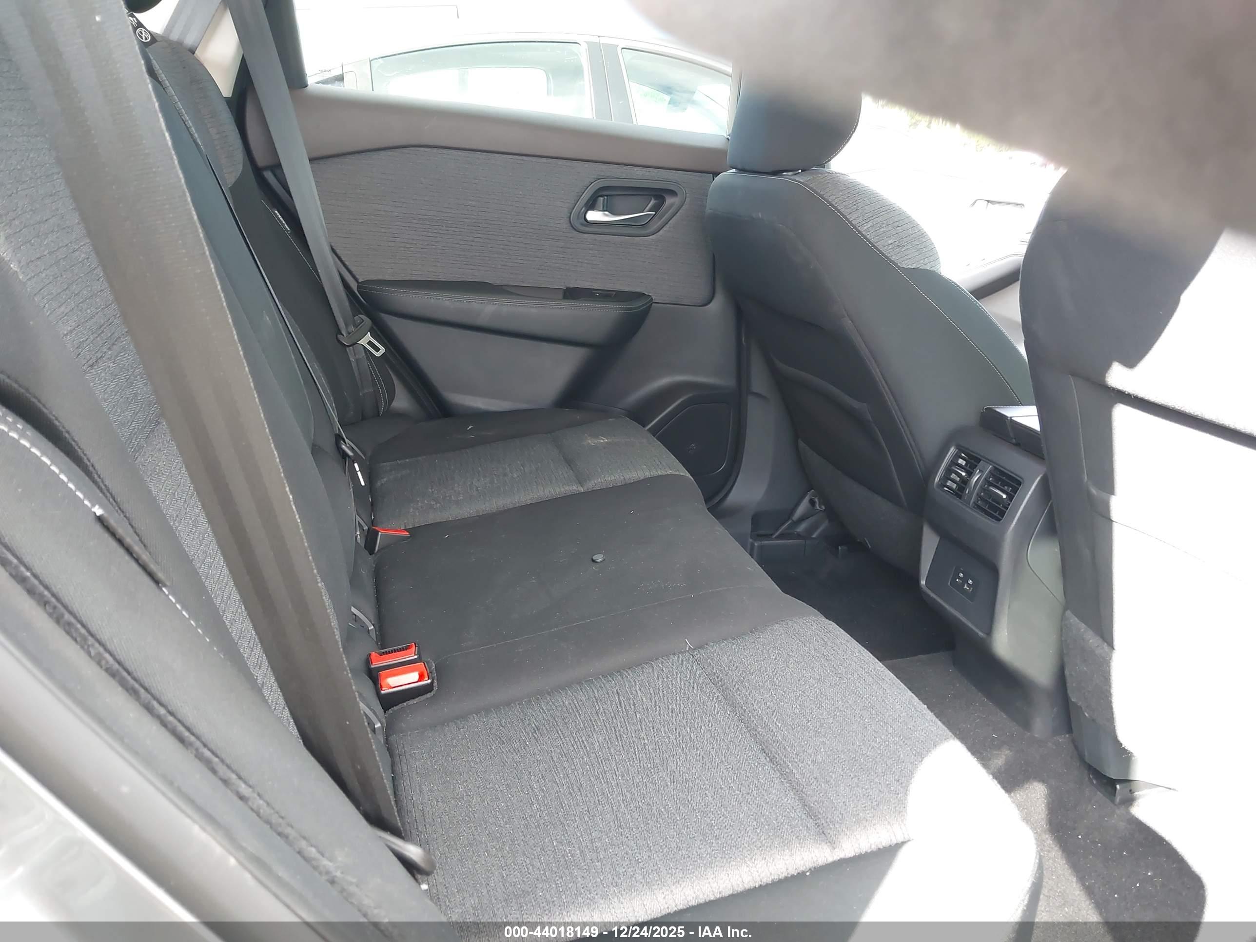 NISSAN ROGUE image 8