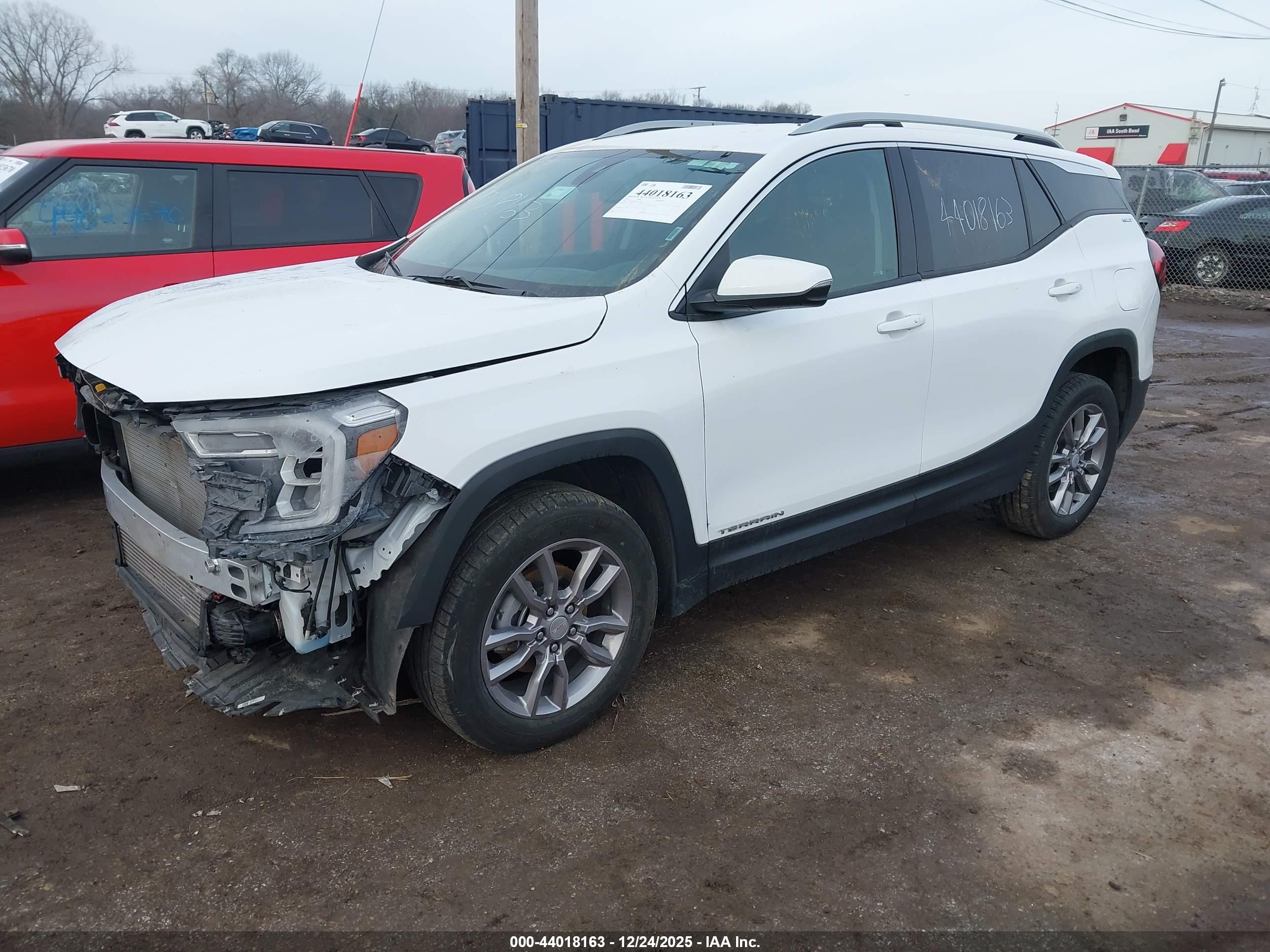 GMC TERRAIN image 2