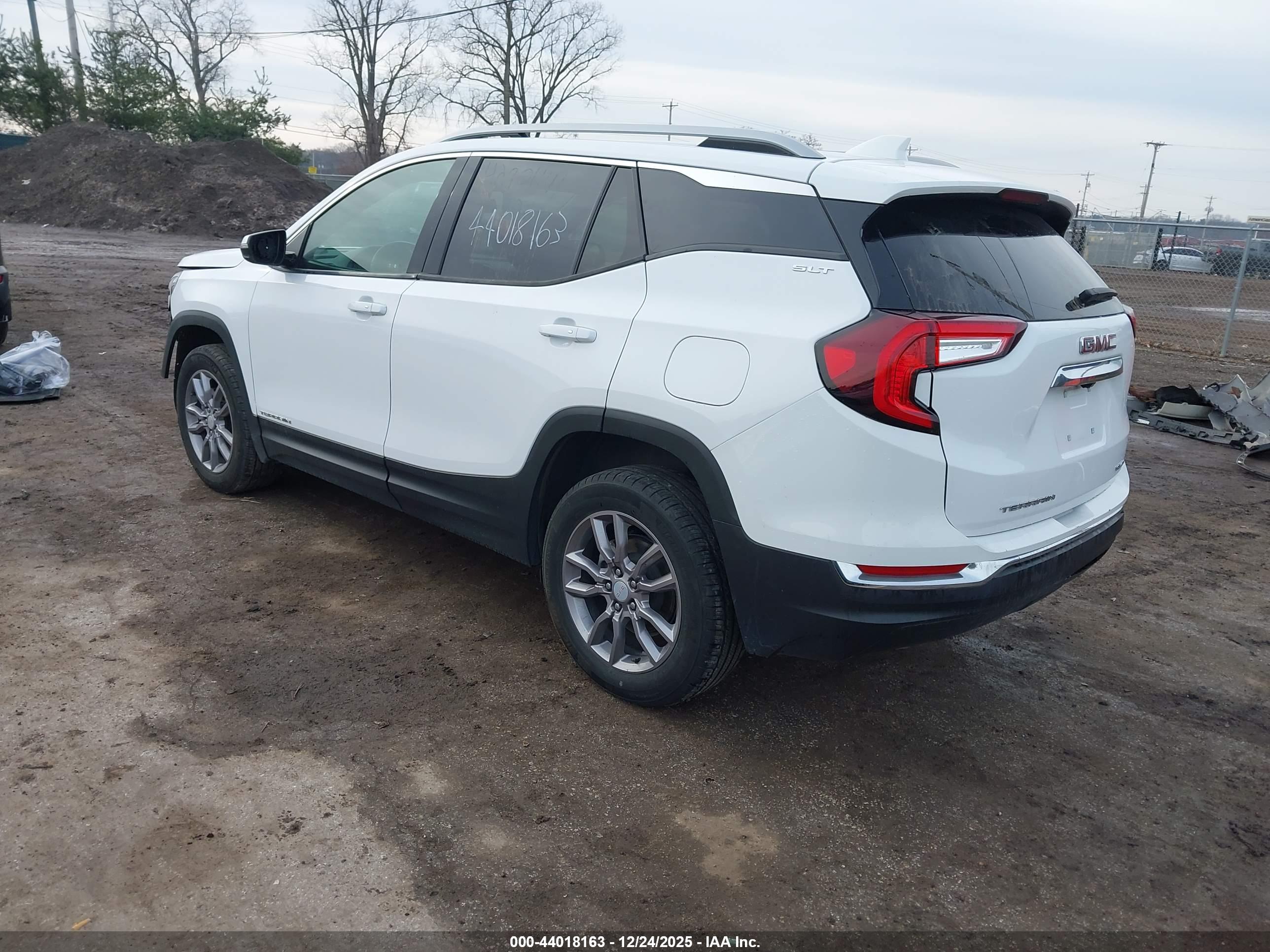 GMC TERRAIN image 3