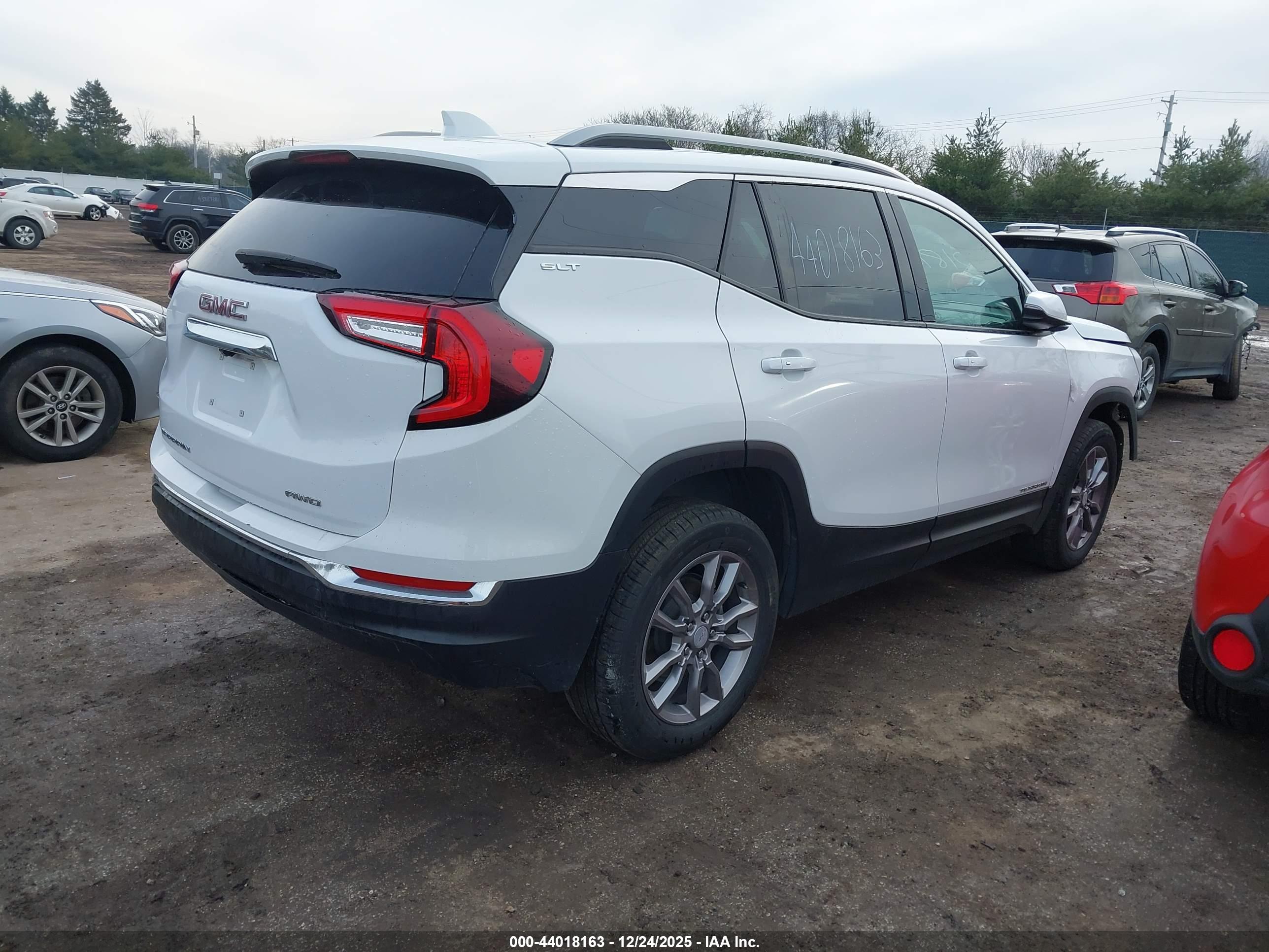 GMC TERRAIN image 4