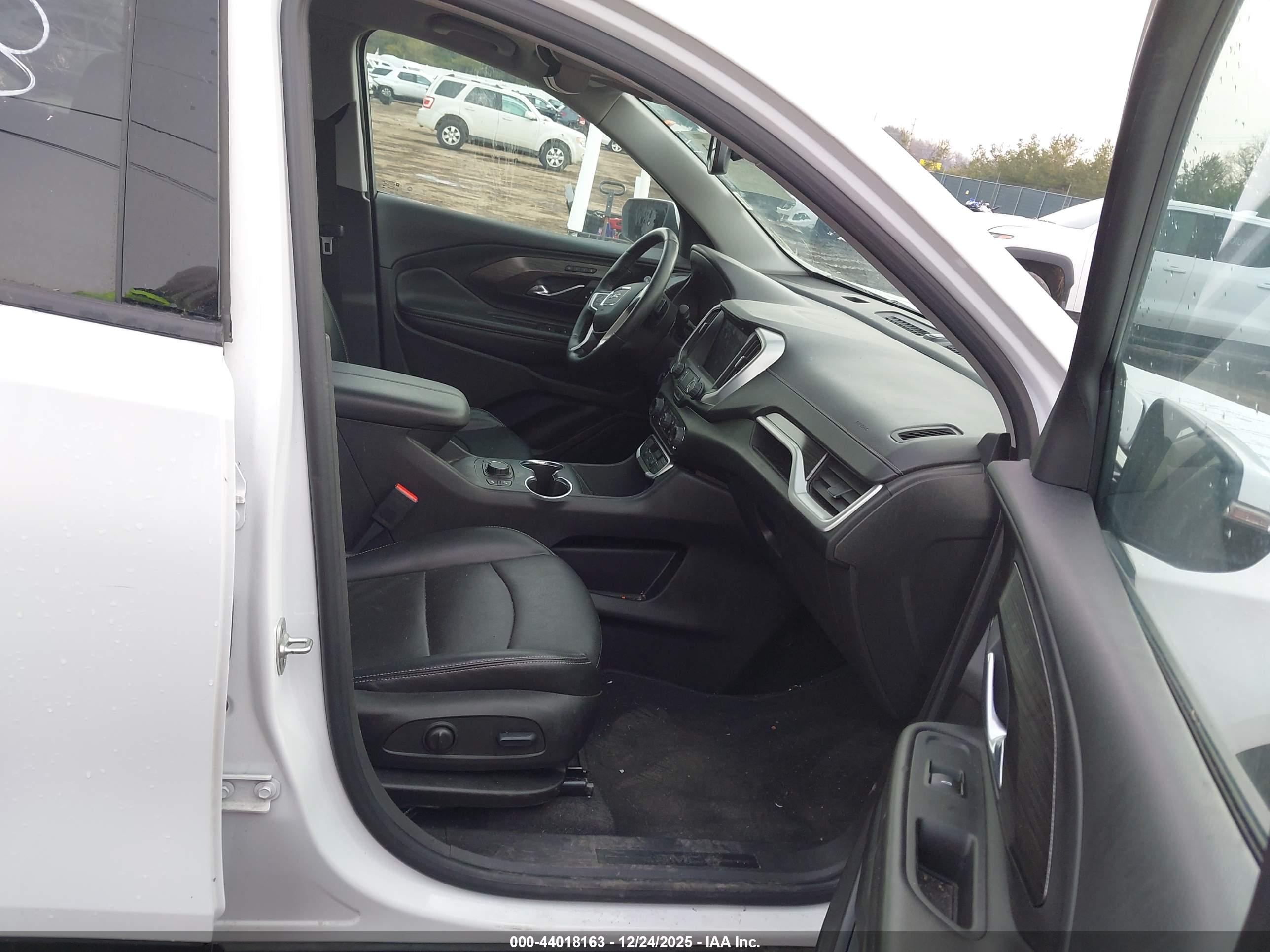 GMC TERRAIN image 5