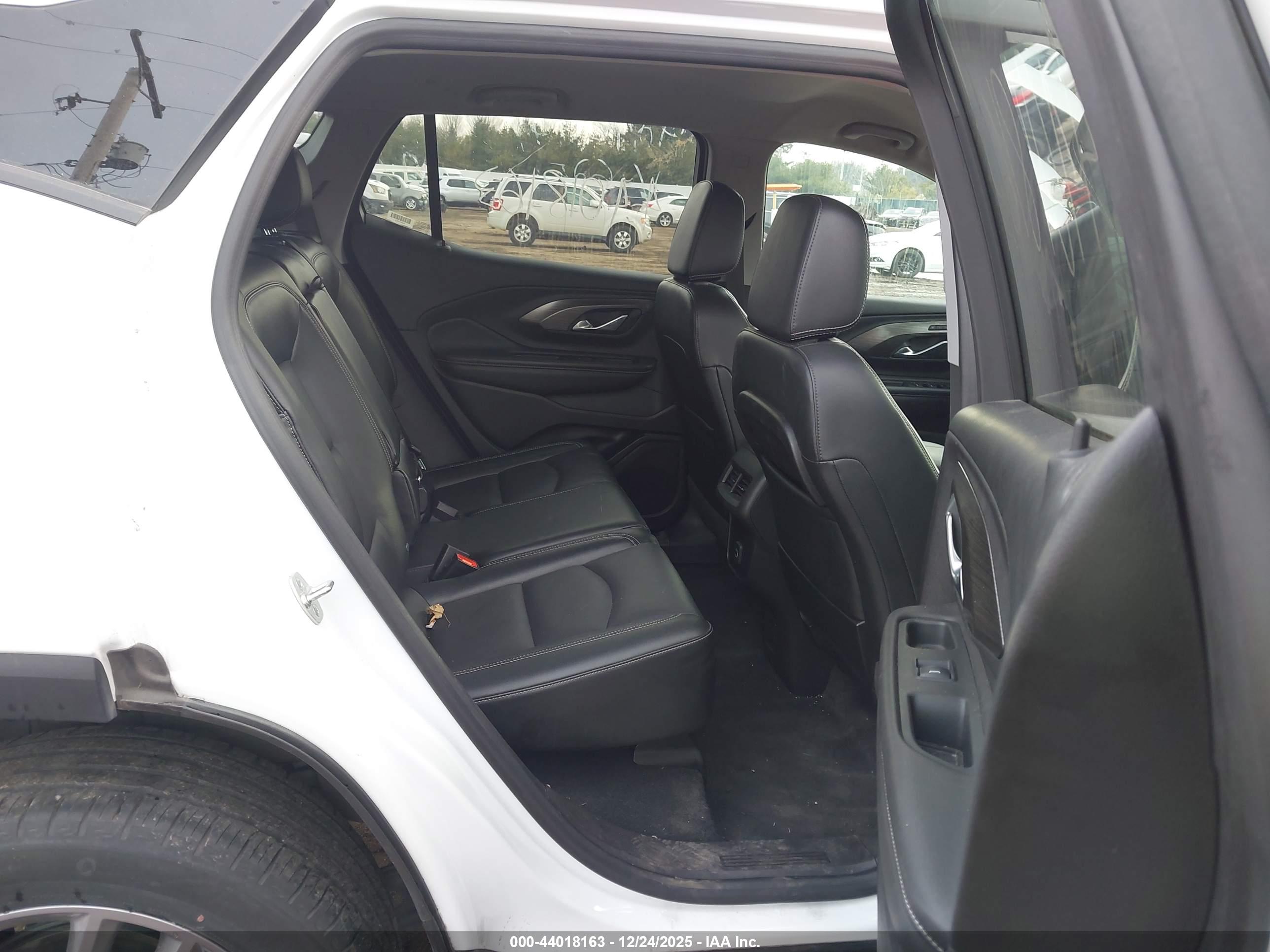 GMC TERRAIN image 8