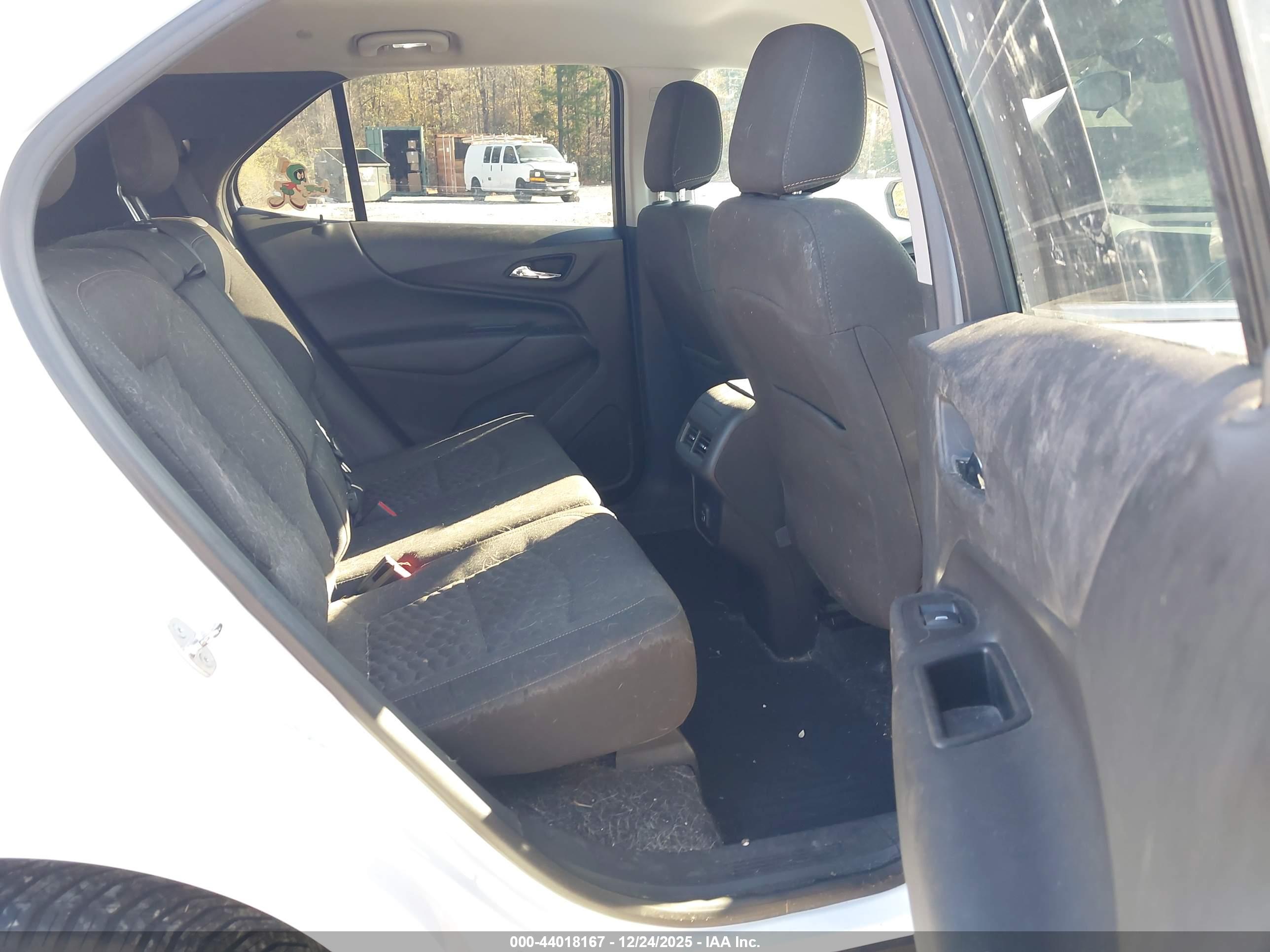 CHEVROLET EQUINOX image 8