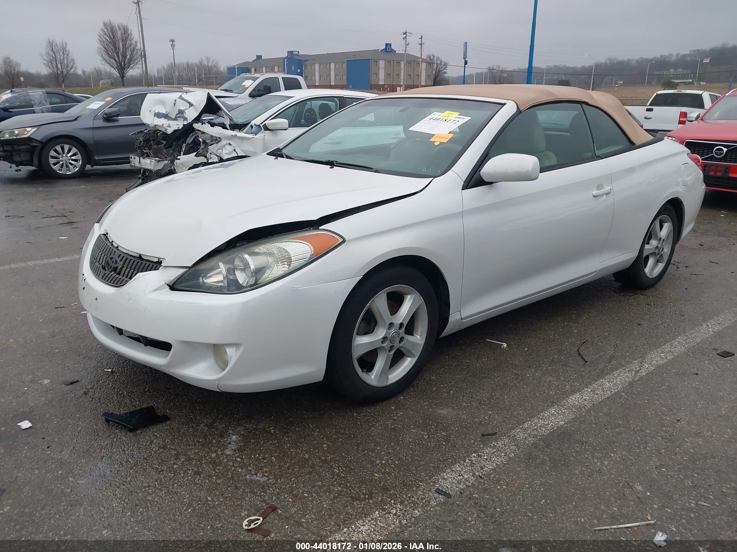 TOYOTA CAMRY image 2
