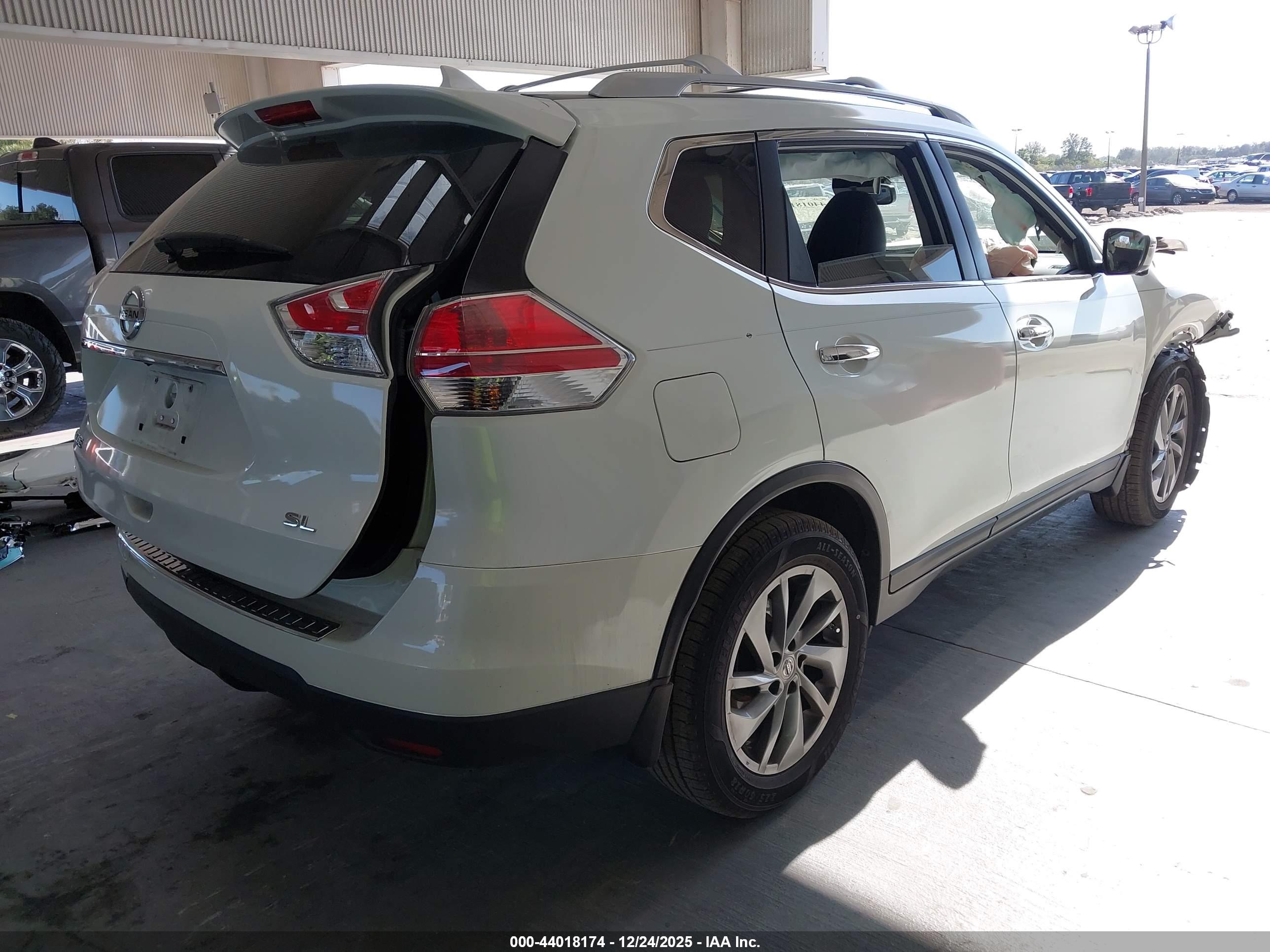 NISSAN ROGUE image 4