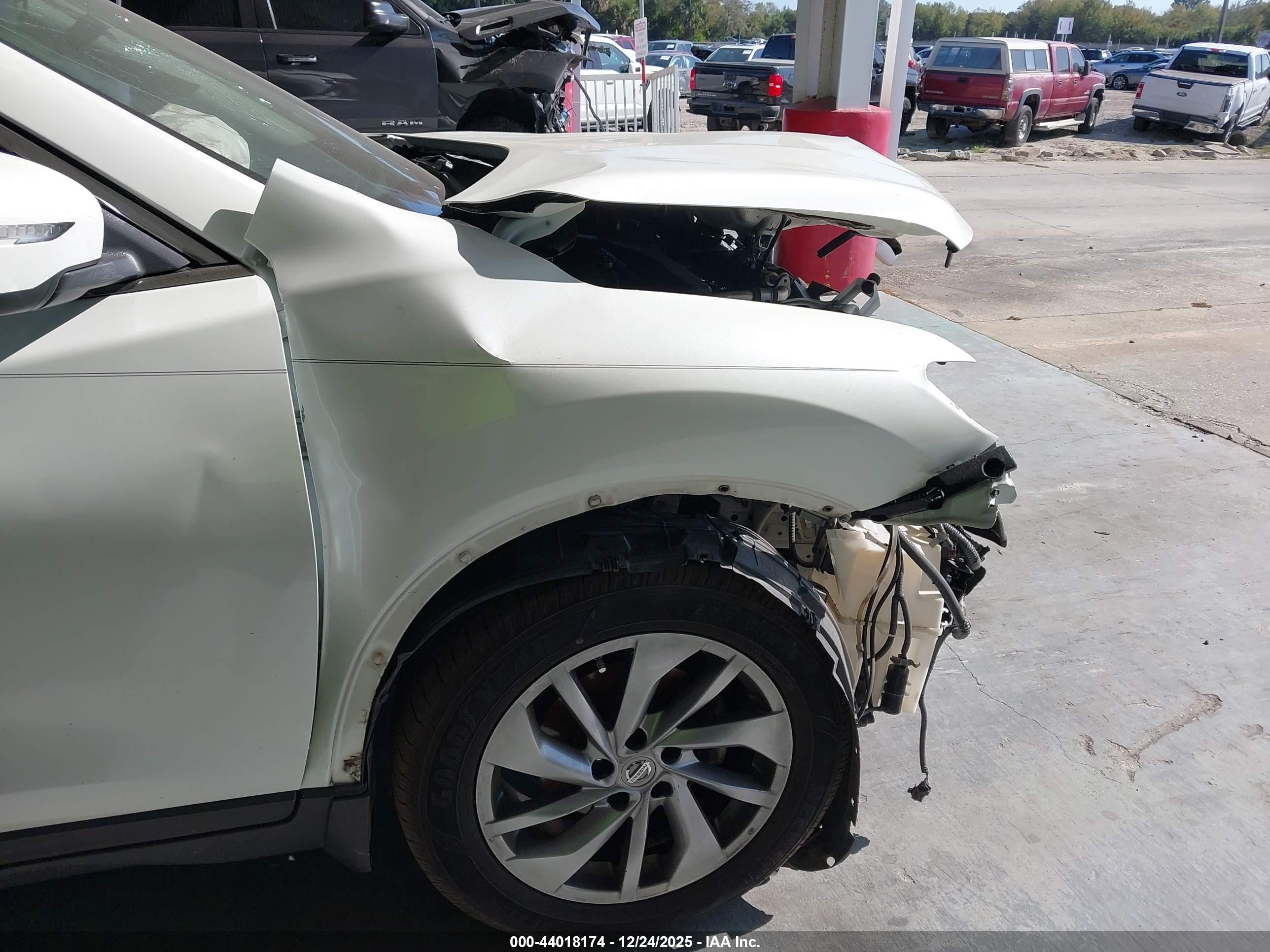NISSAN ROGUE image 6