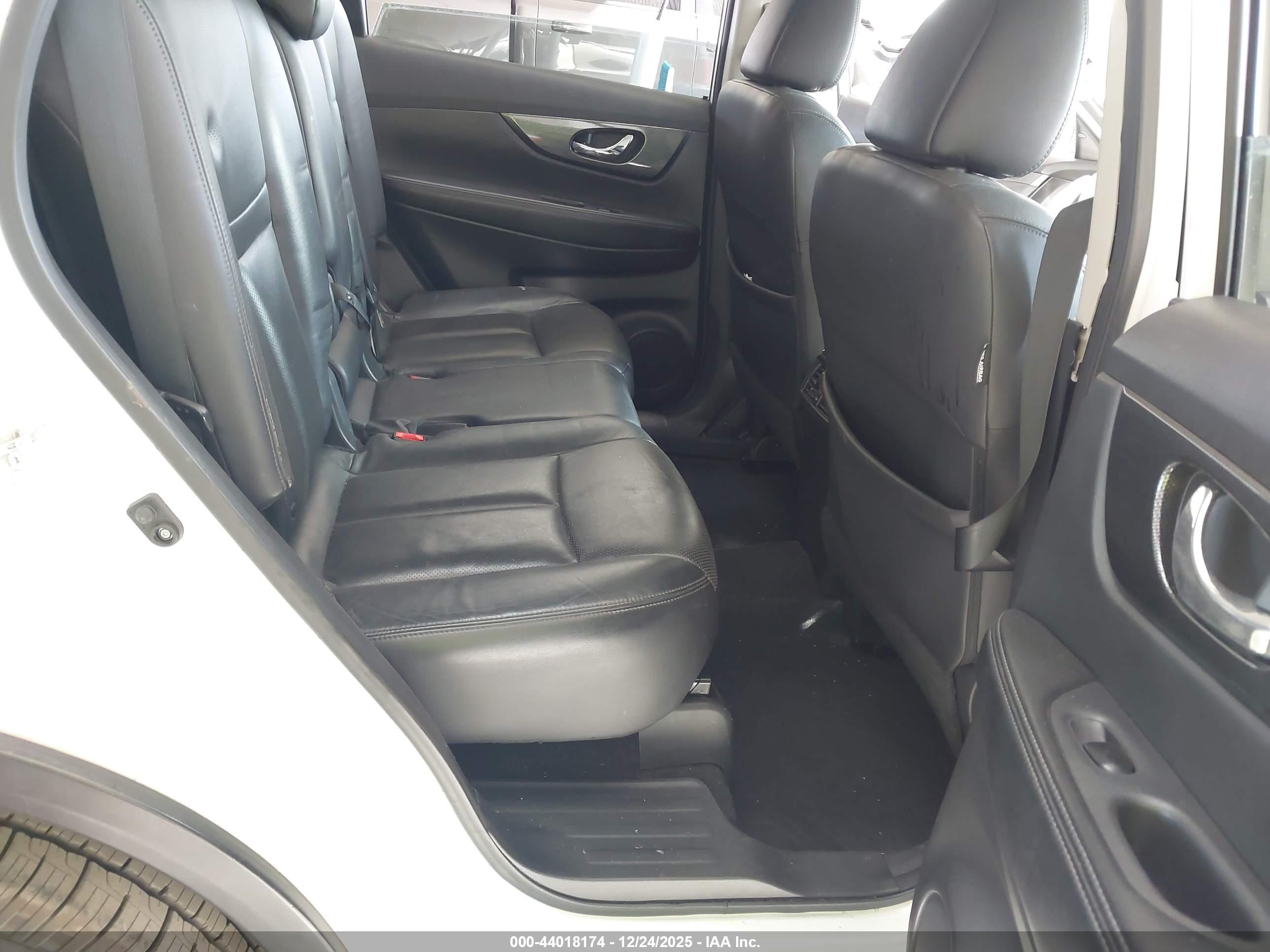 NISSAN ROGUE image 8