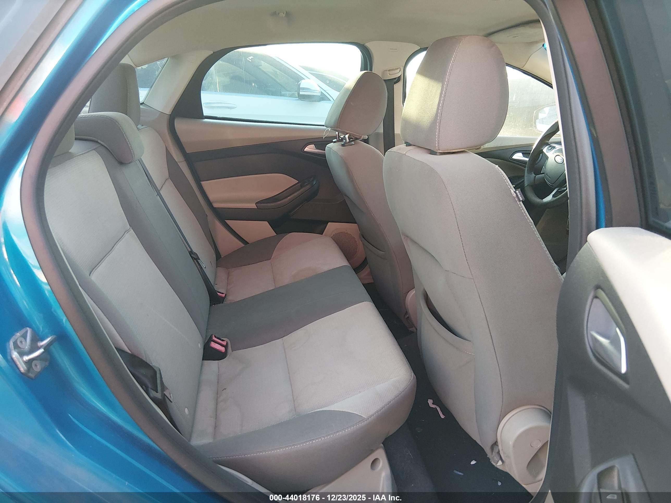 FORD FOCUS image 8