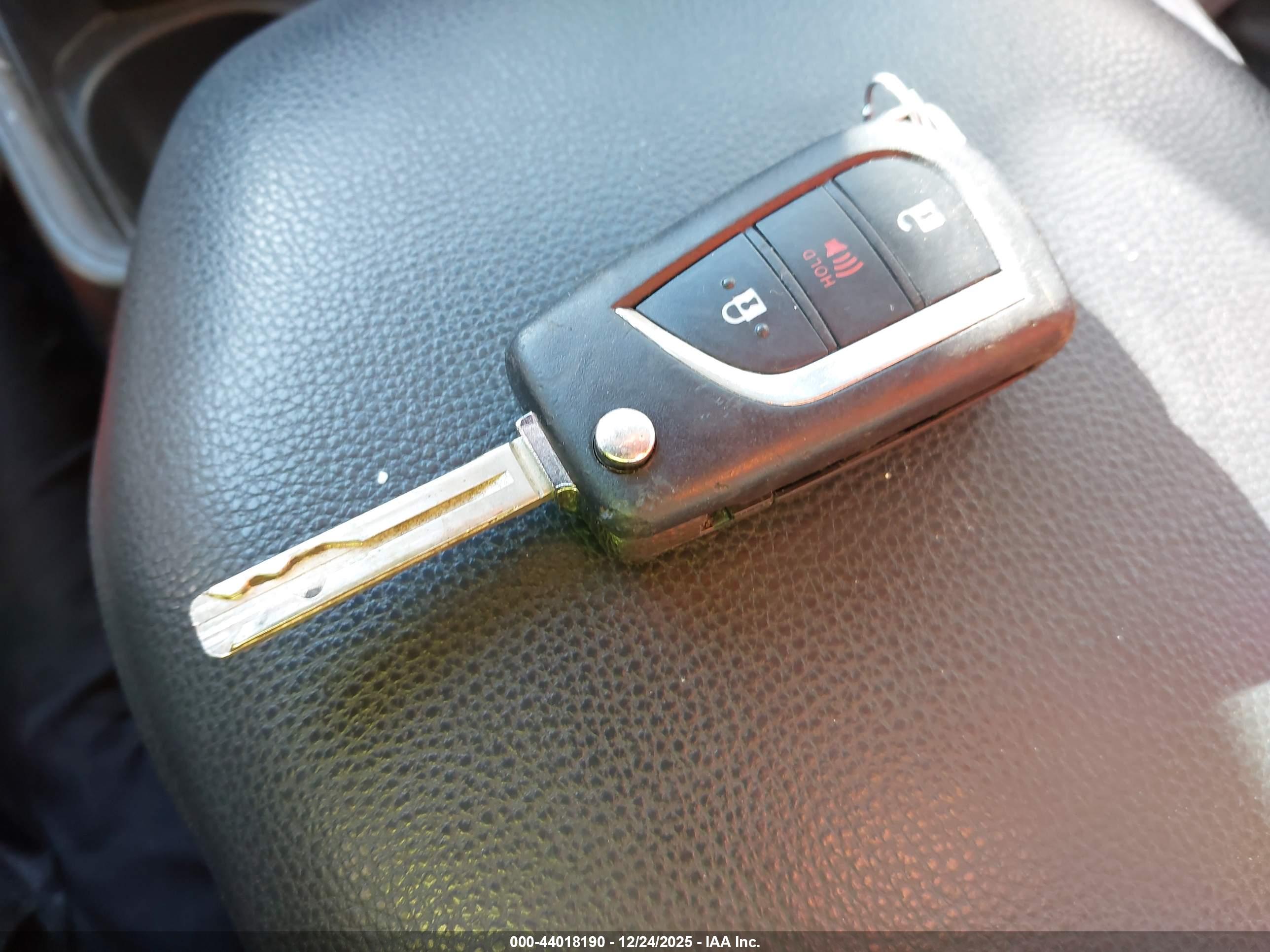 TOYOTA RAV4 image 11