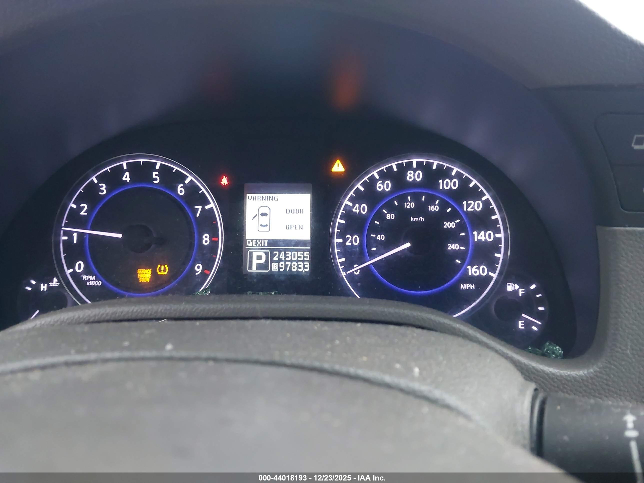 INFINITI G25X image 7