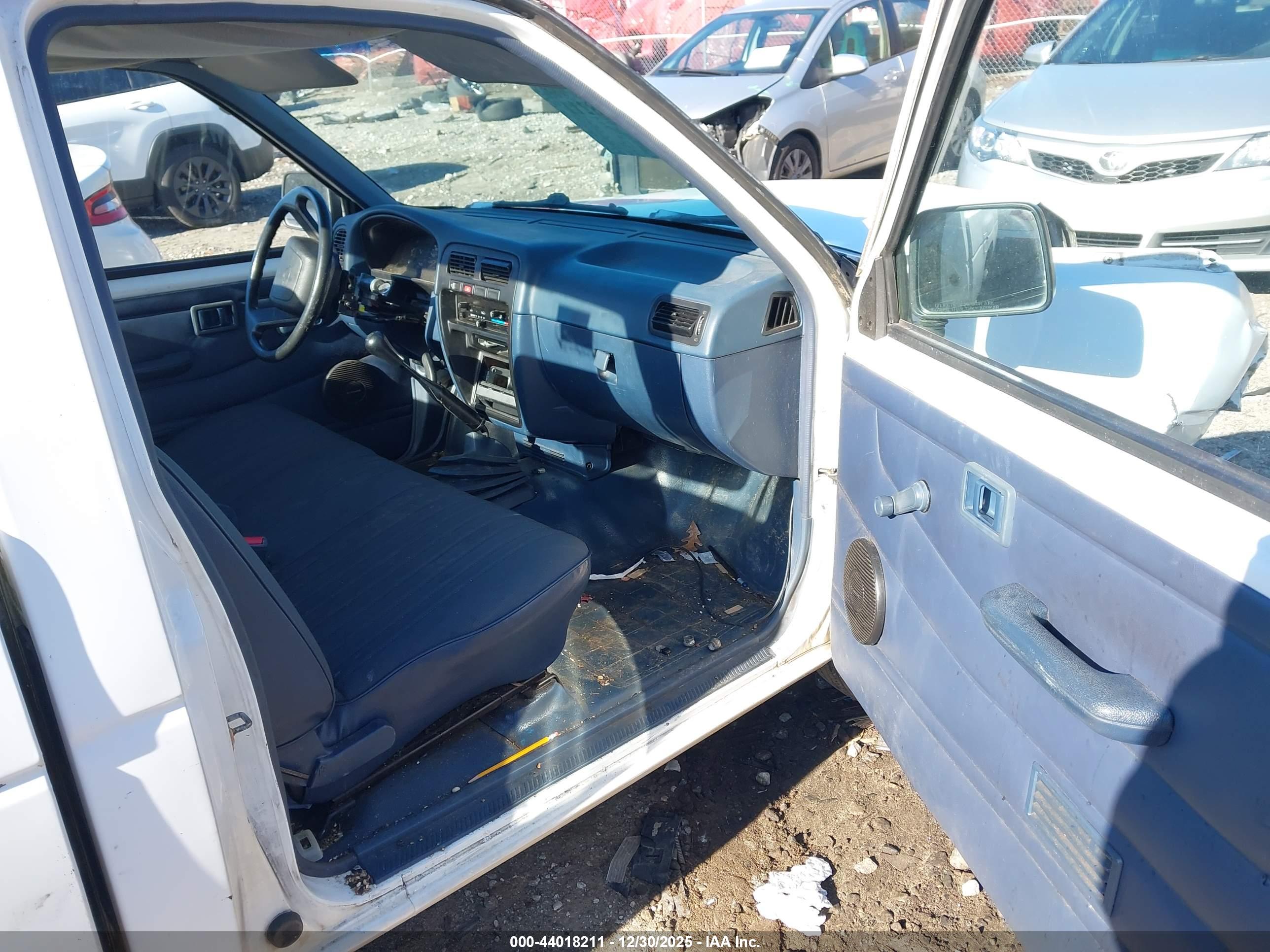 NISSAN TRUCK image 5