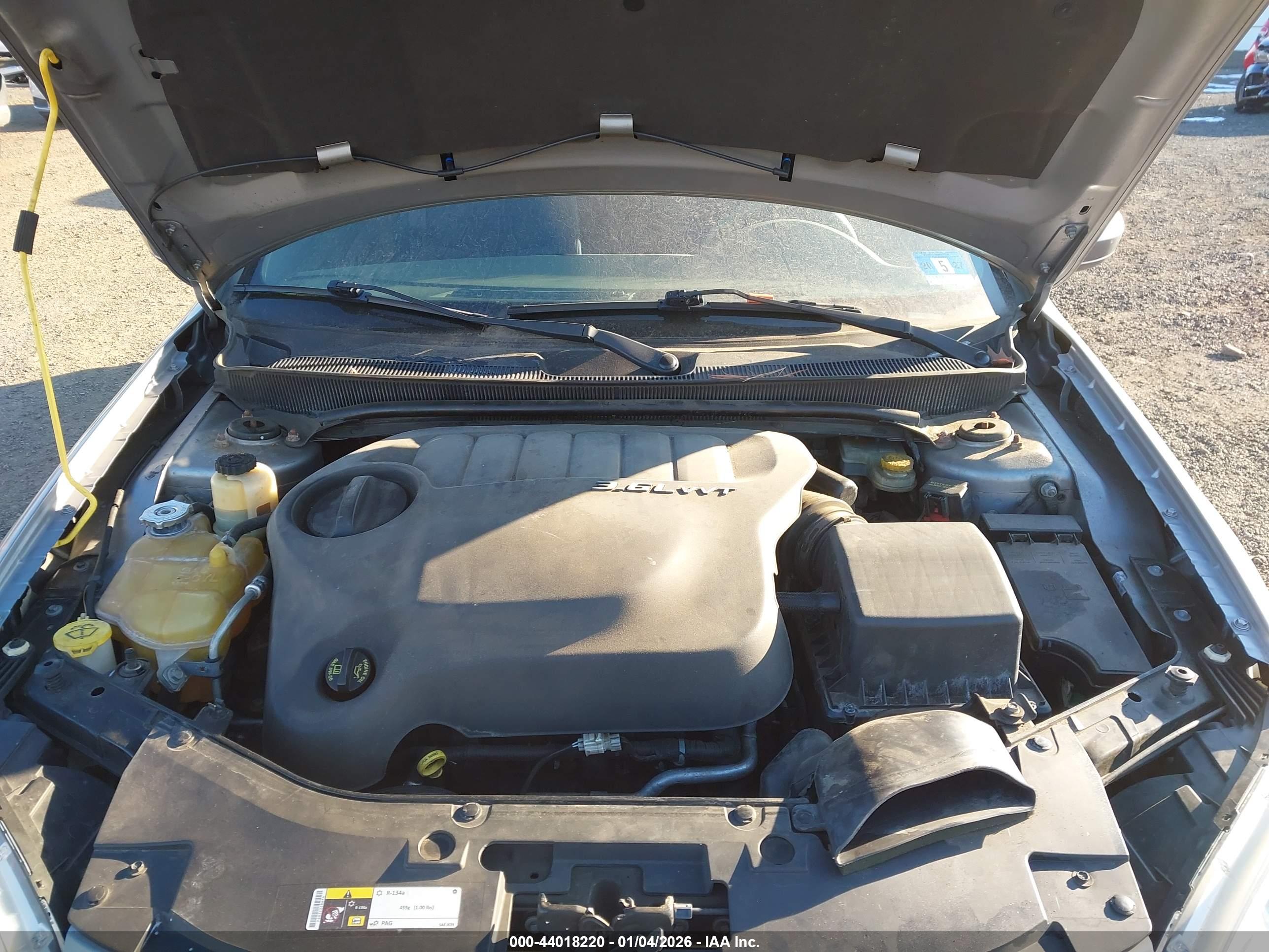 CHRYSLER 200 image 10