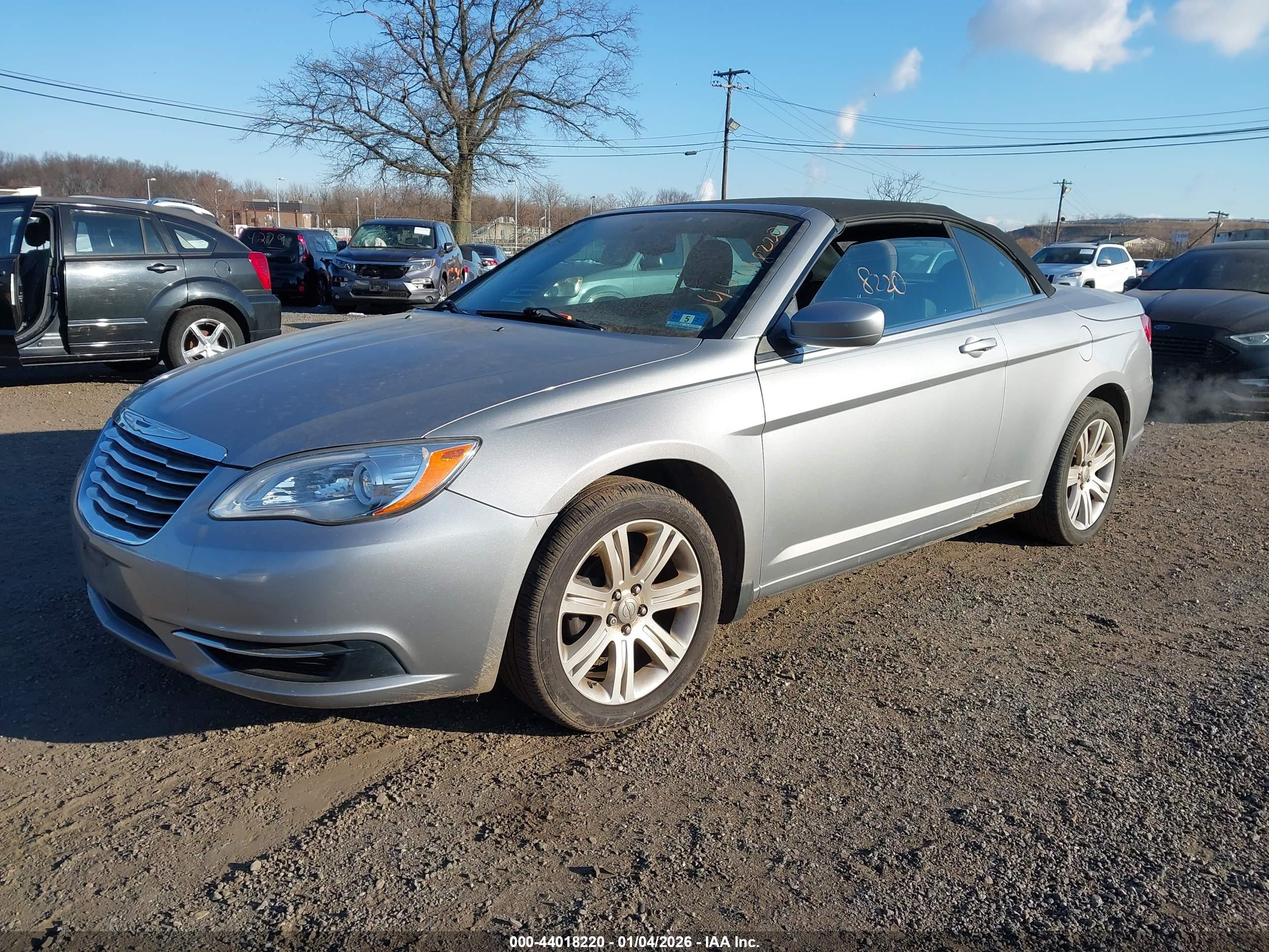 CHRYSLER 200 image 2