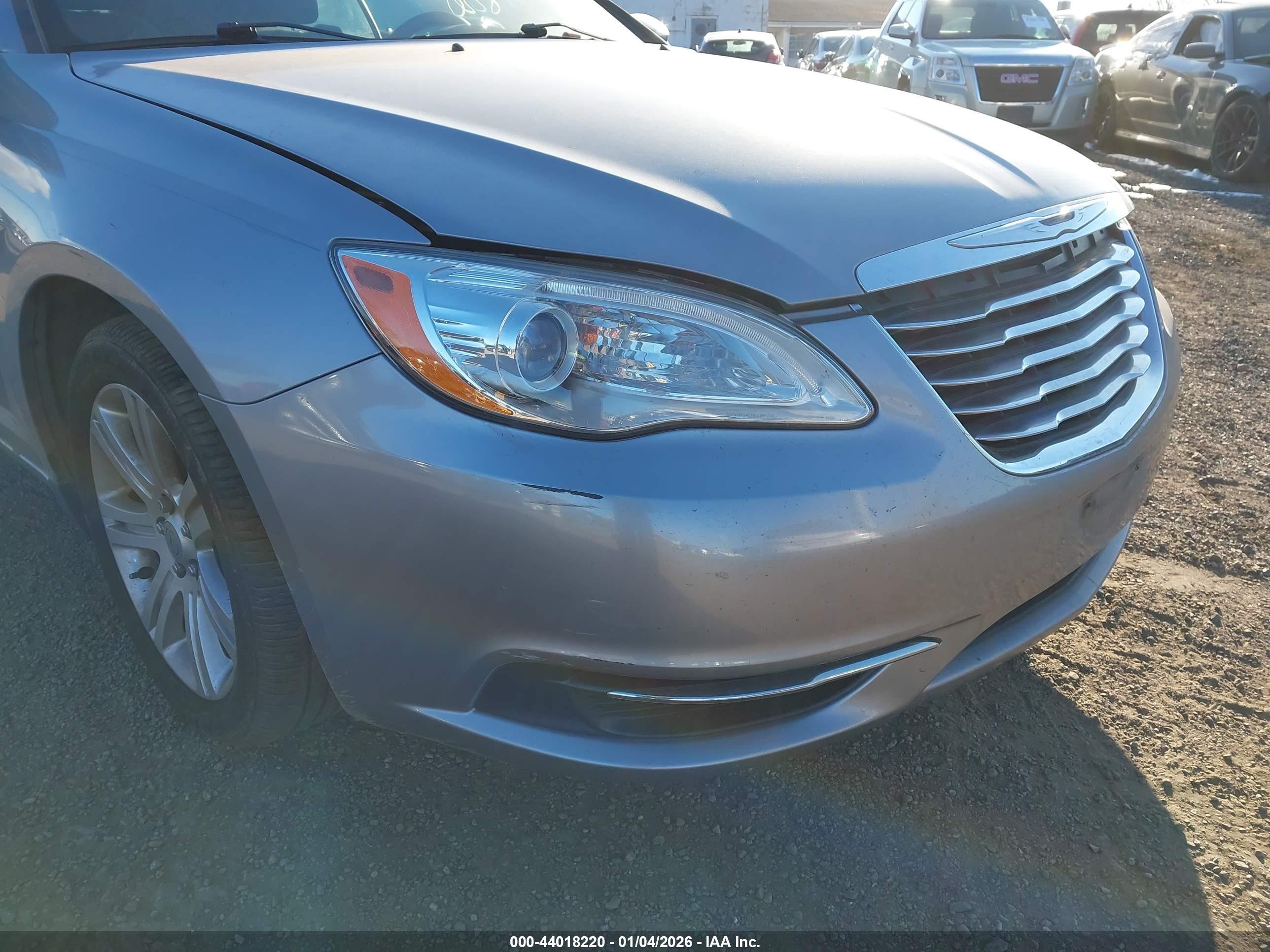 CHRYSLER 200 image 6