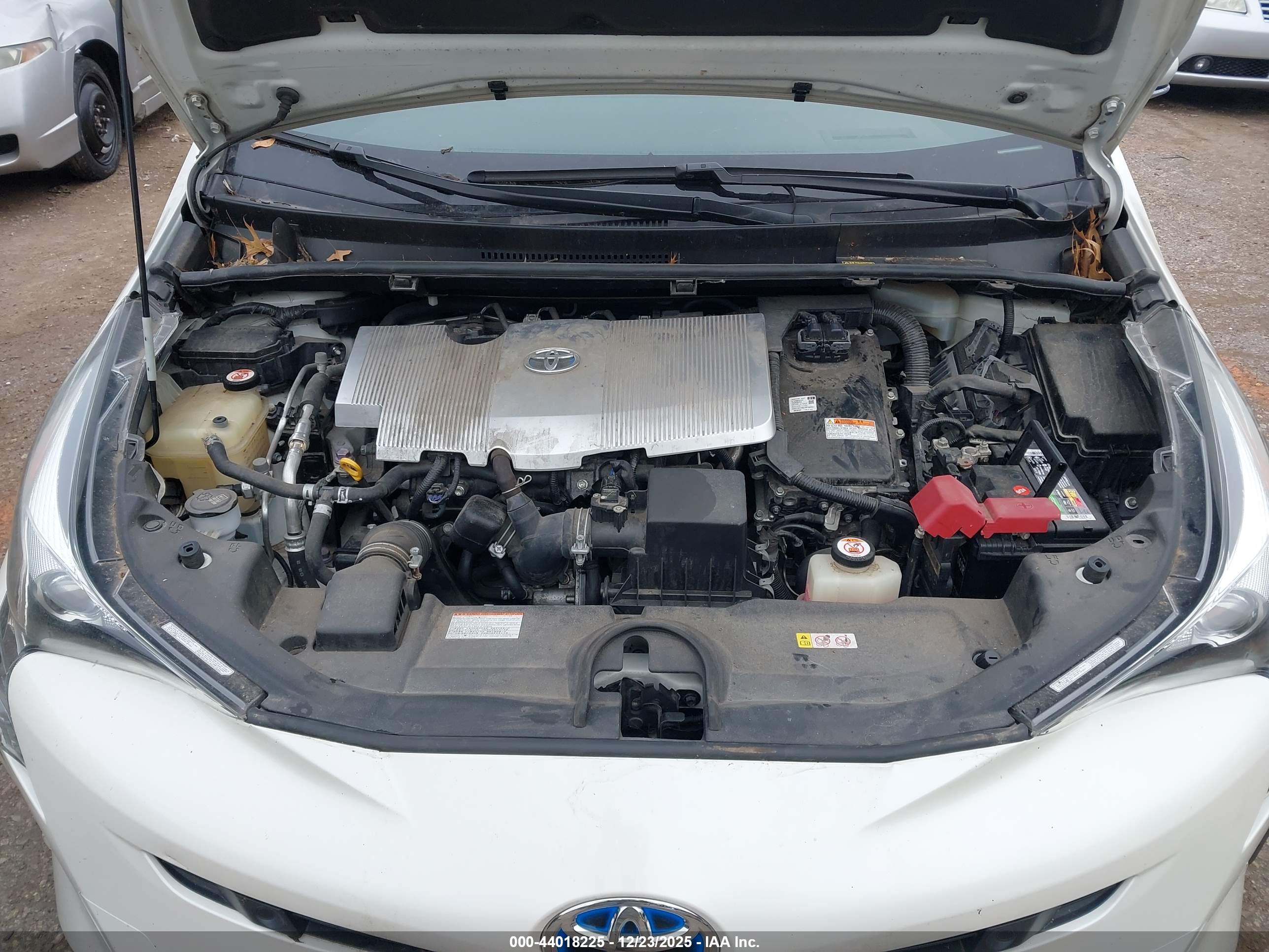 TOYOTA PRIUS image 10