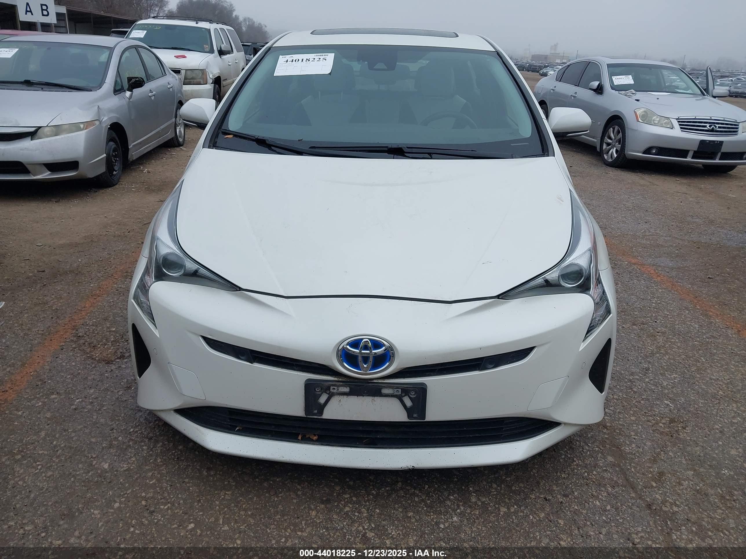 TOYOTA PRIUS image 6