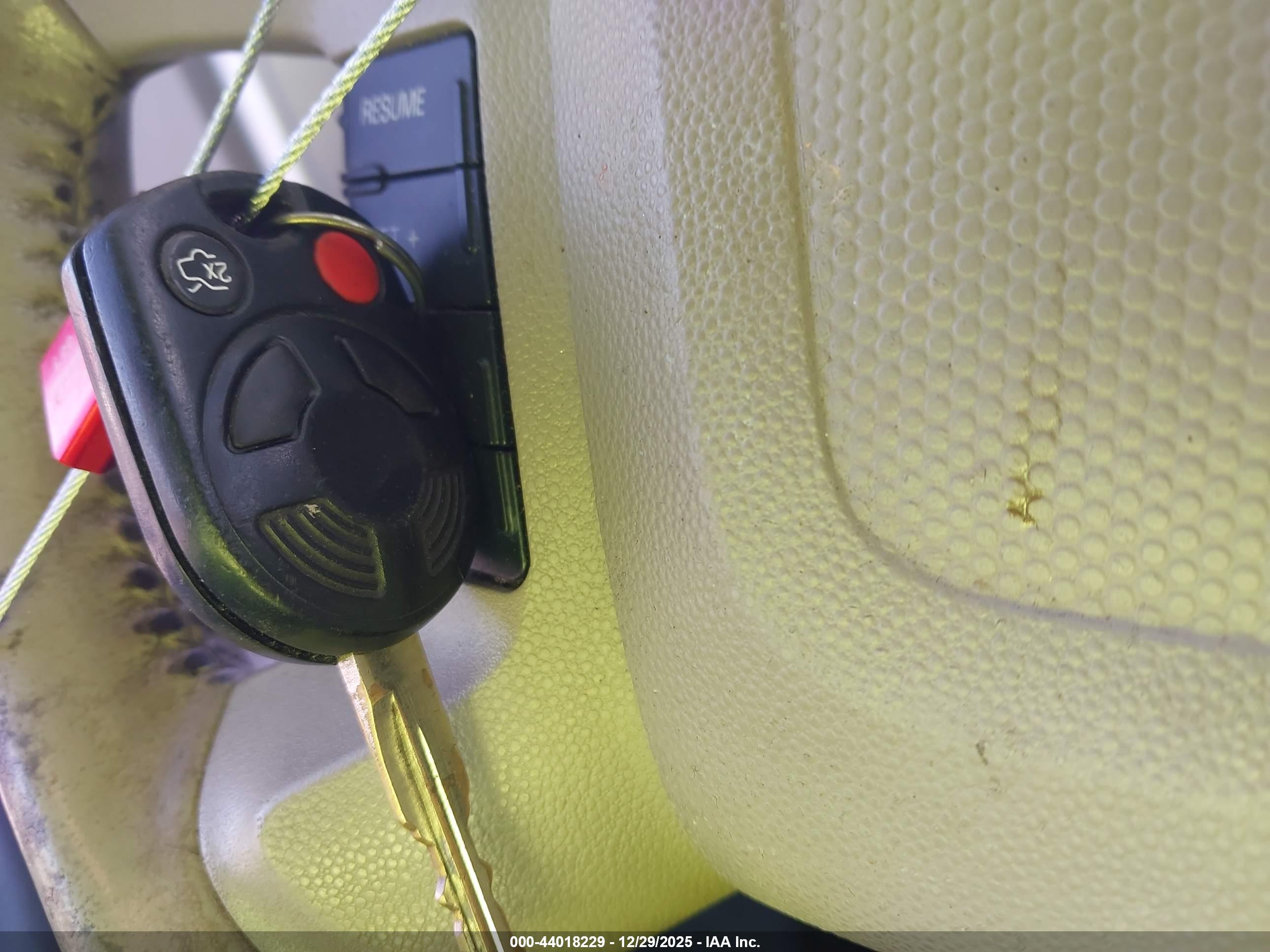 FORD ESCAPE image 11