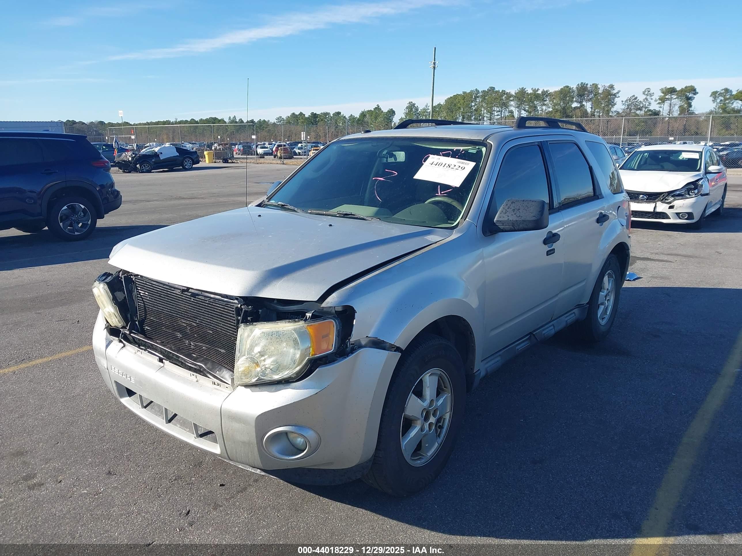 FORD ESCAPE image 2