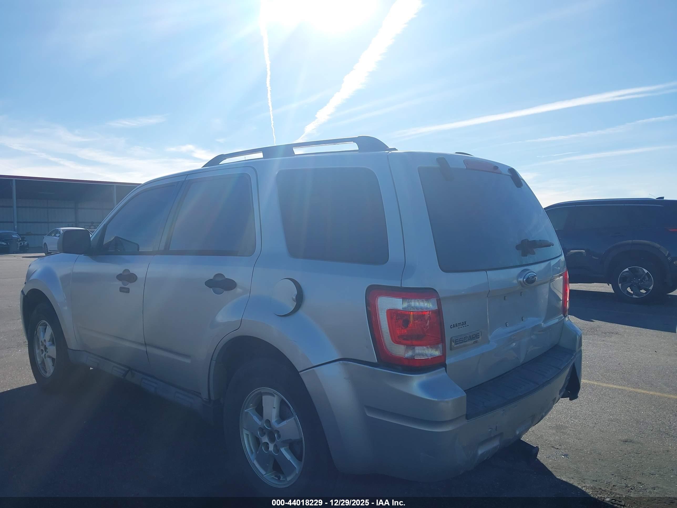 FORD ESCAPE image 3