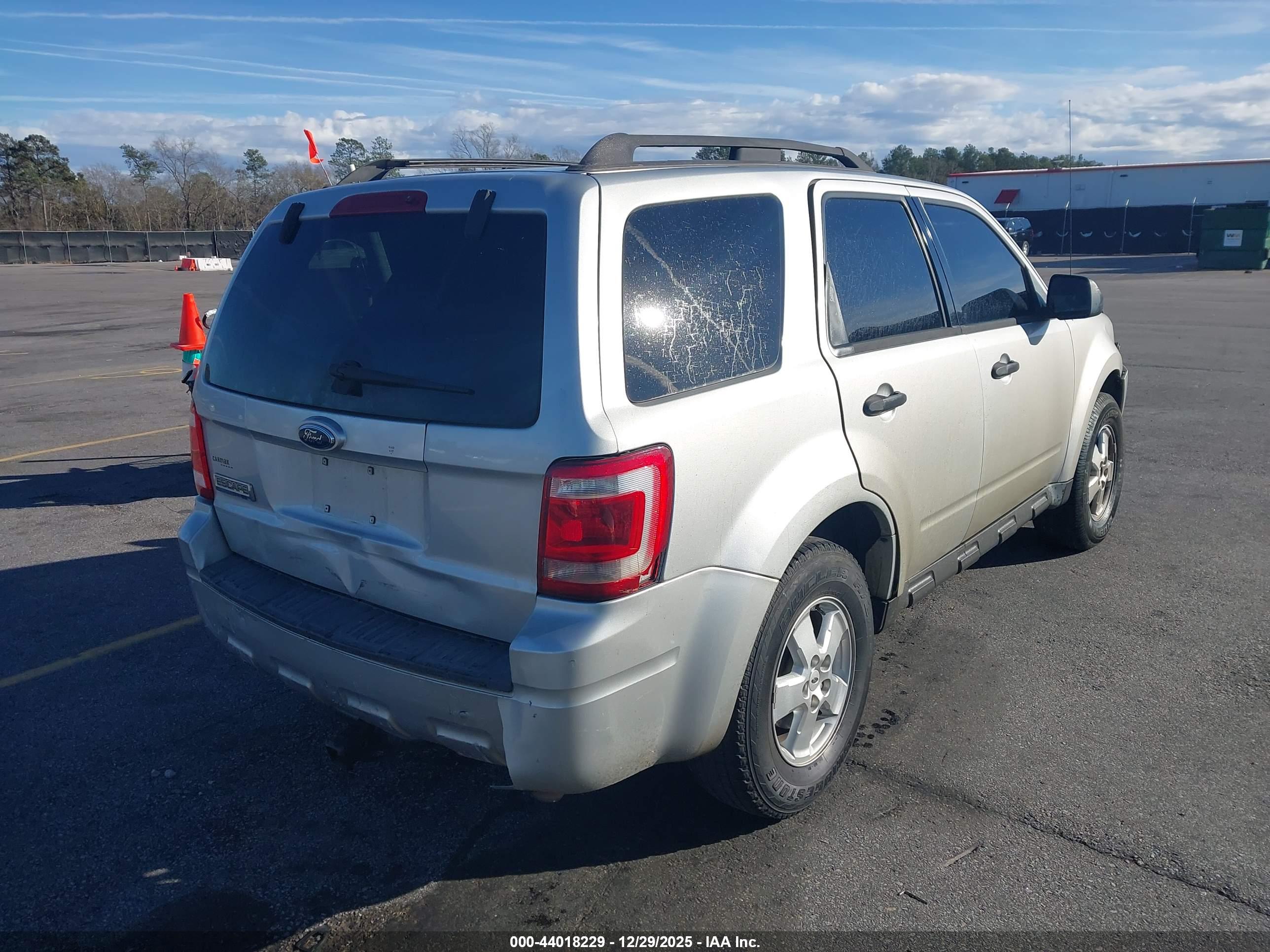 FORD ESCAPE image 4