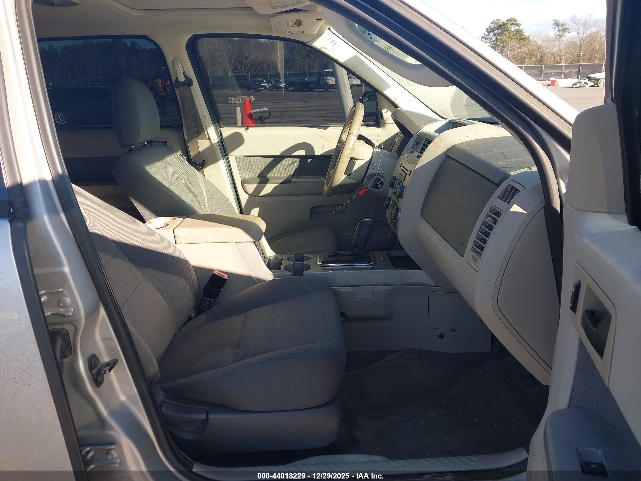 FORD ESCAPE image 5