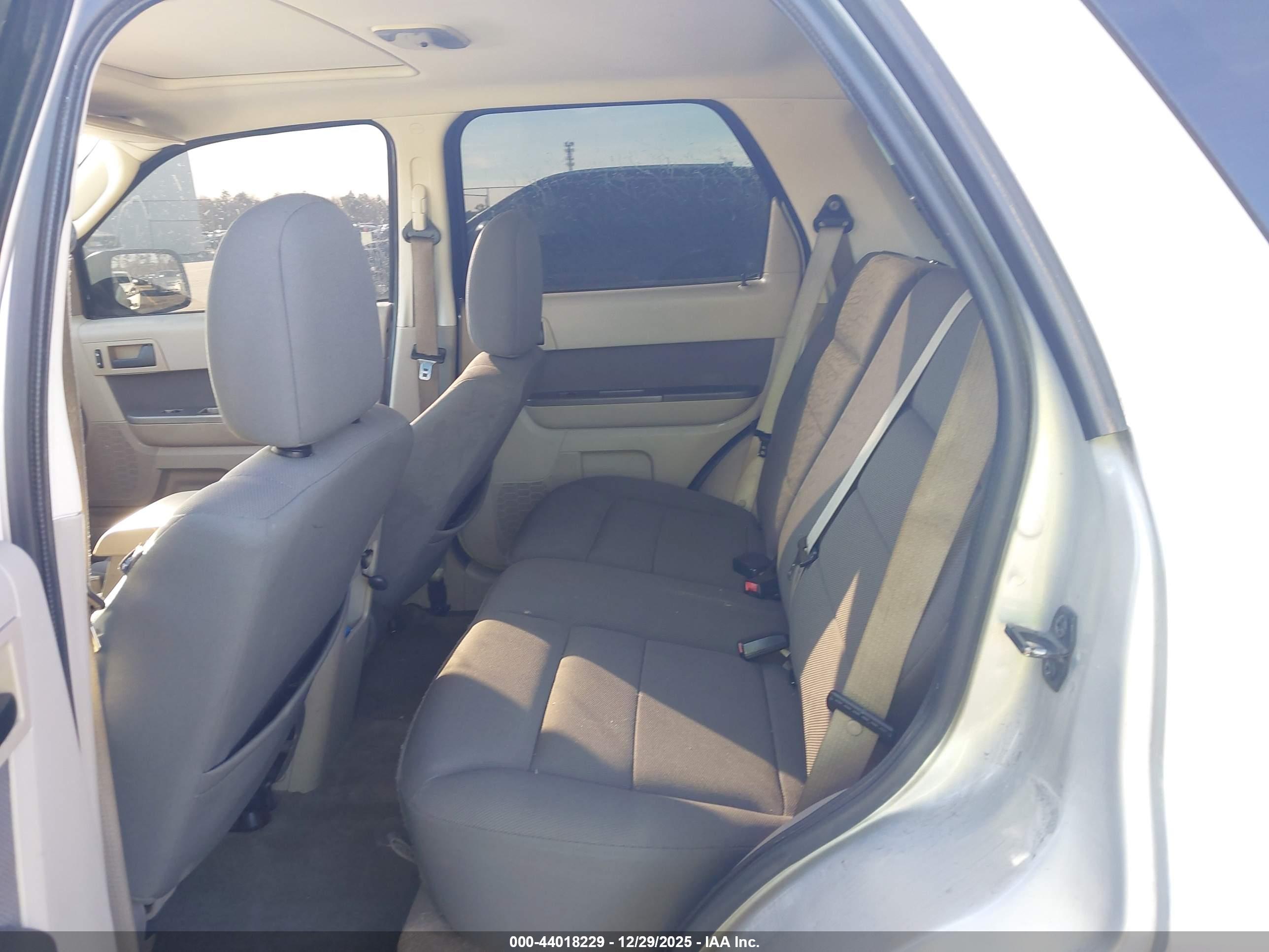 FORD ESCAPE image 8