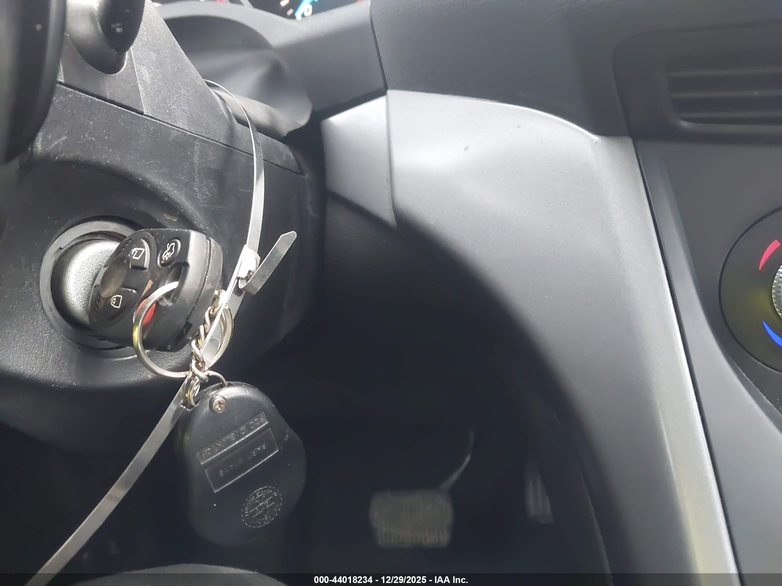 FORD ESCAPE image 11