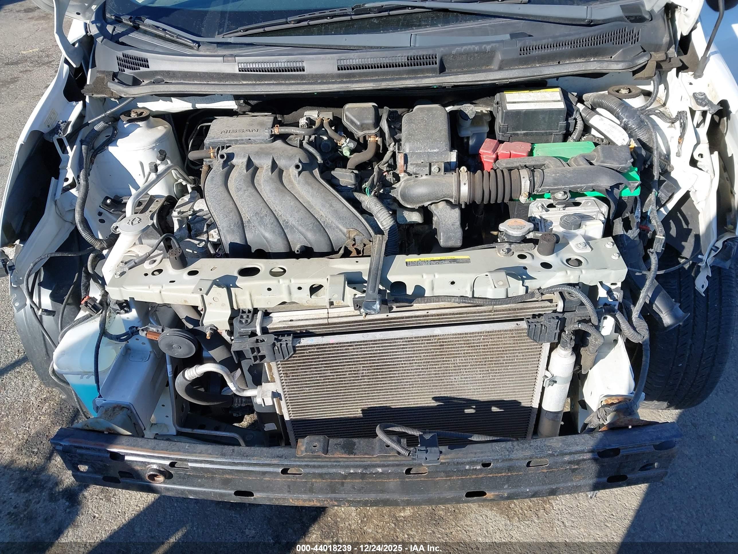 NISSAN VERSA image 10