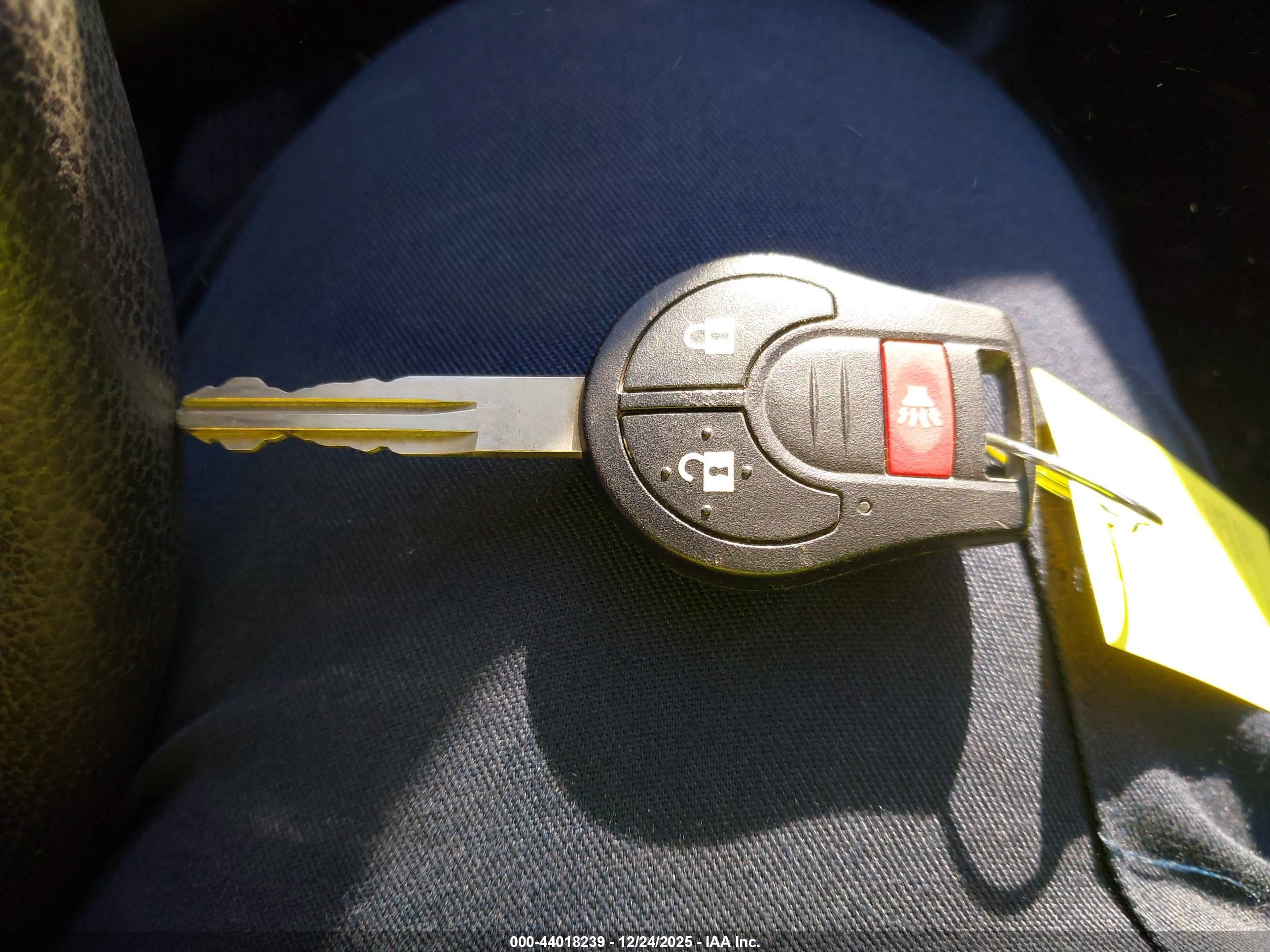 NISSAN VERSA image 11