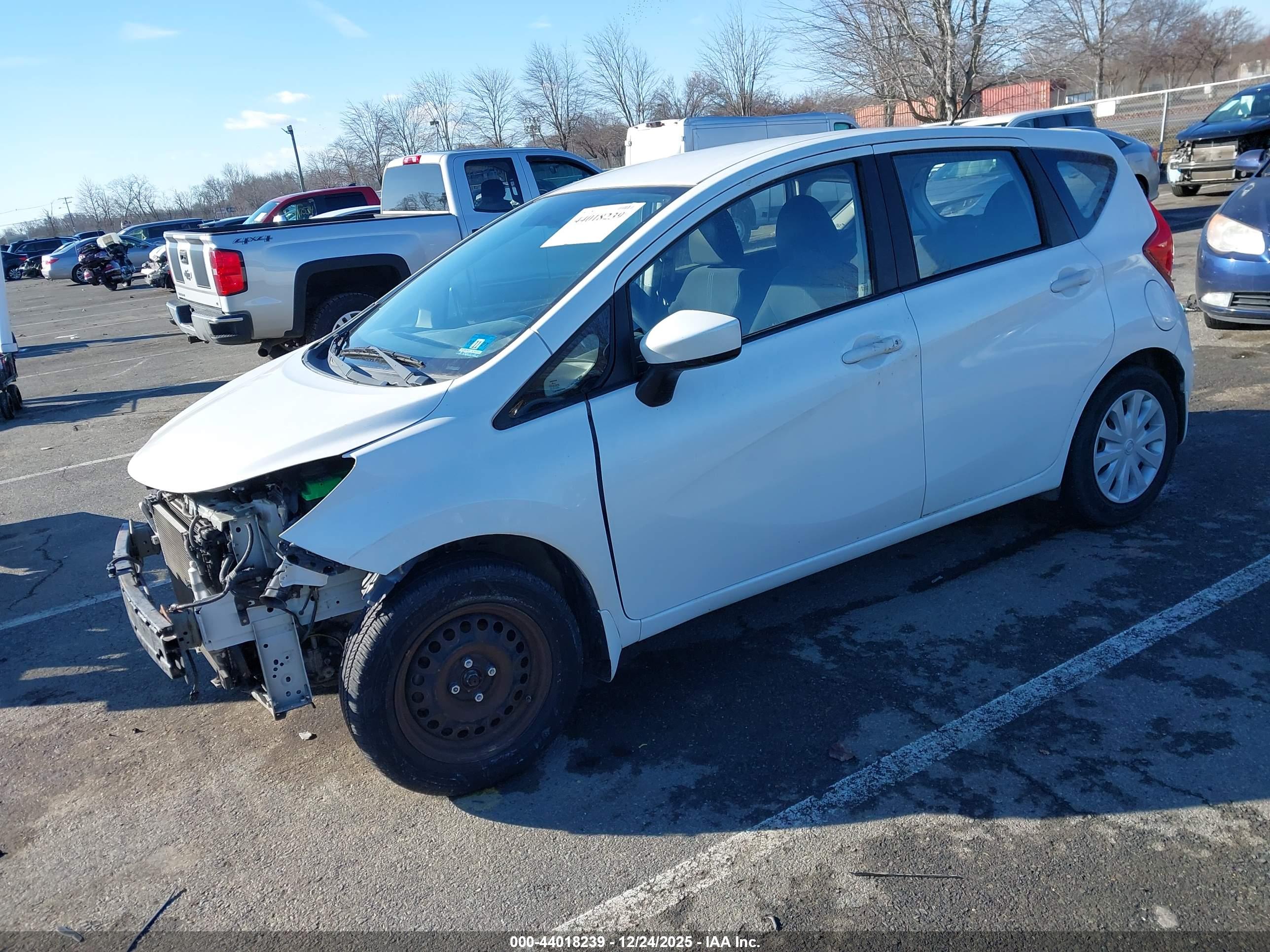 NISSAN VERSA image 2
