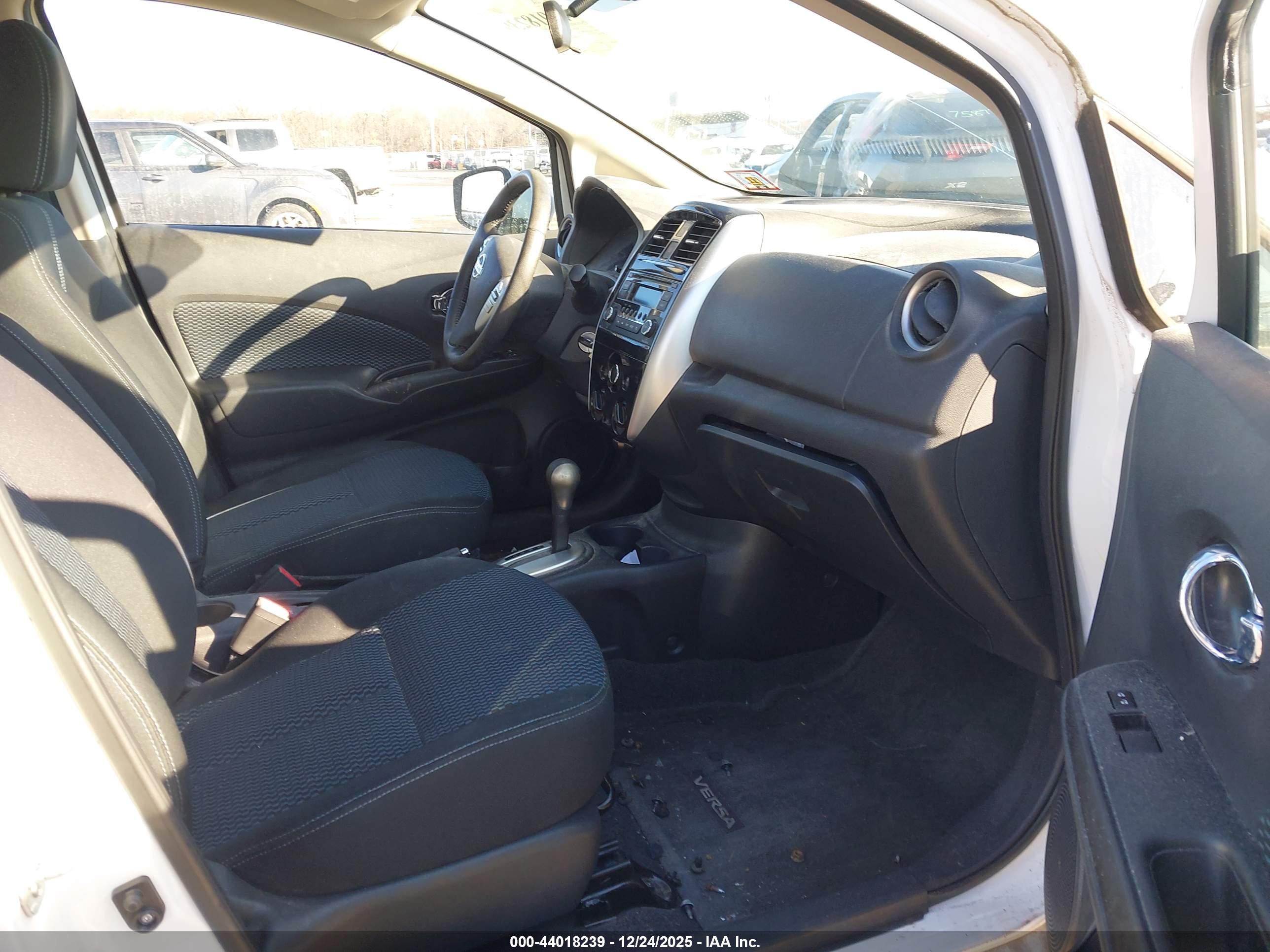 NISSAN VERSA image 5