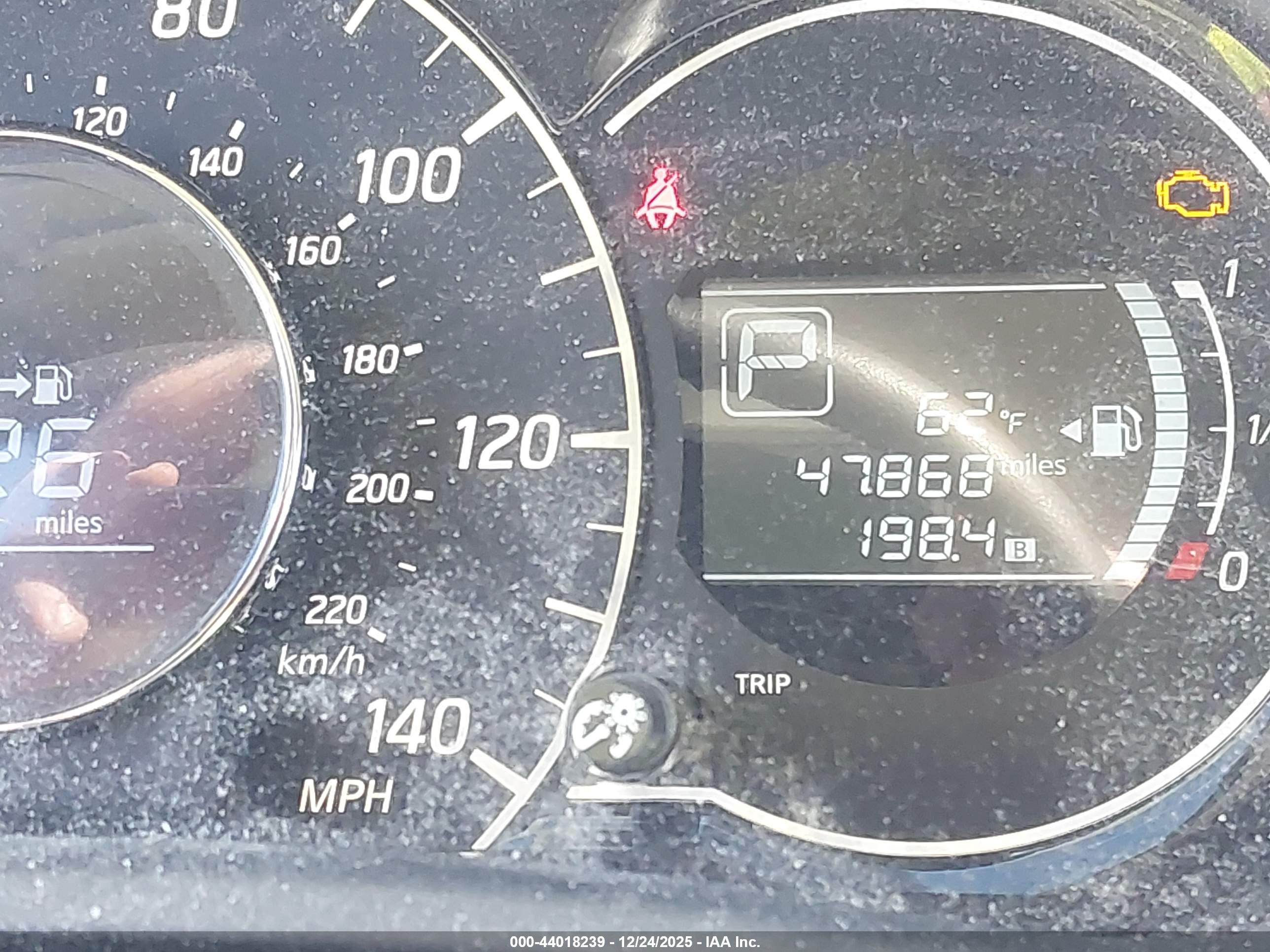 NISSAN VERSA image 7