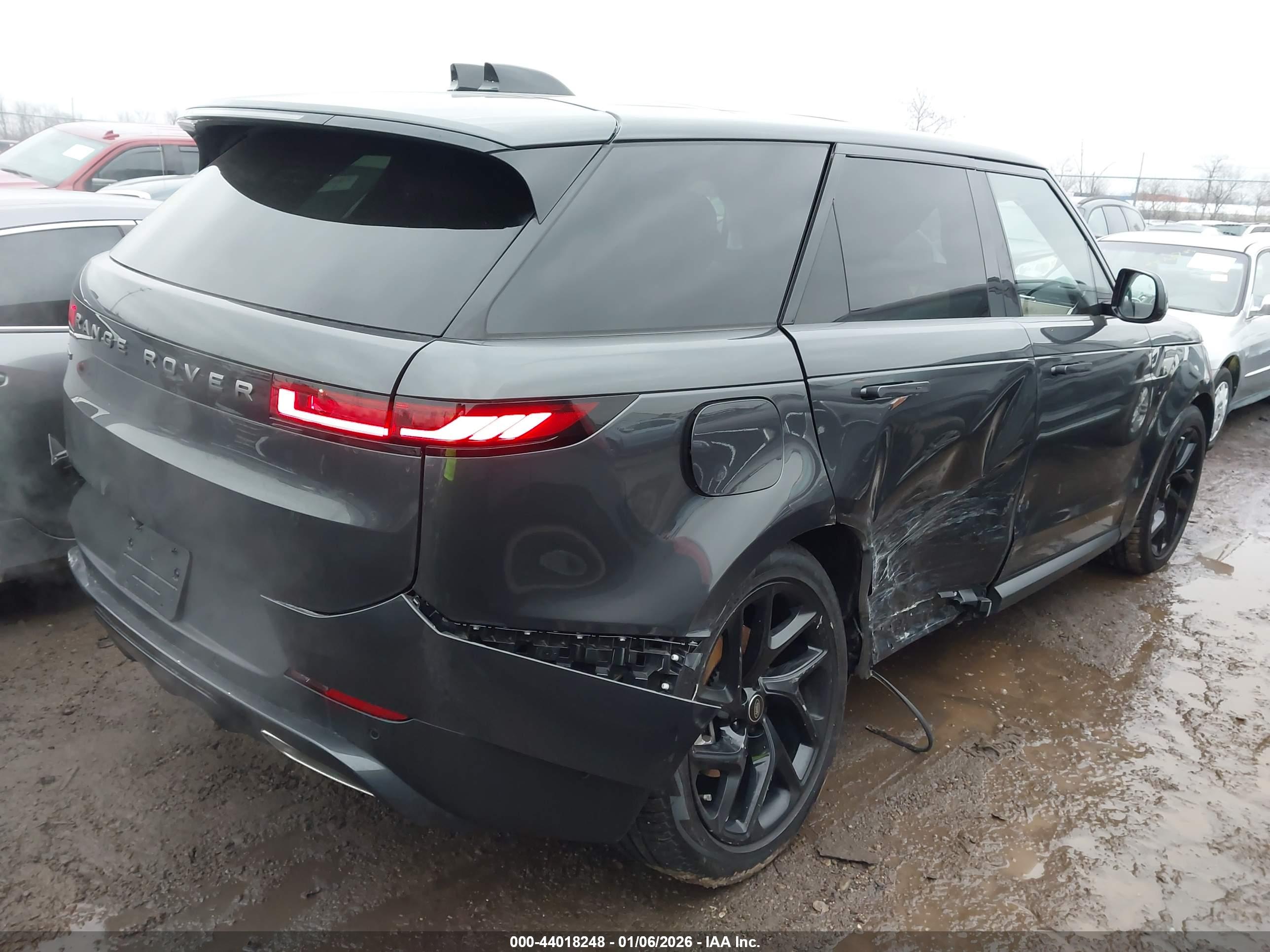 LAND ROVER image 4