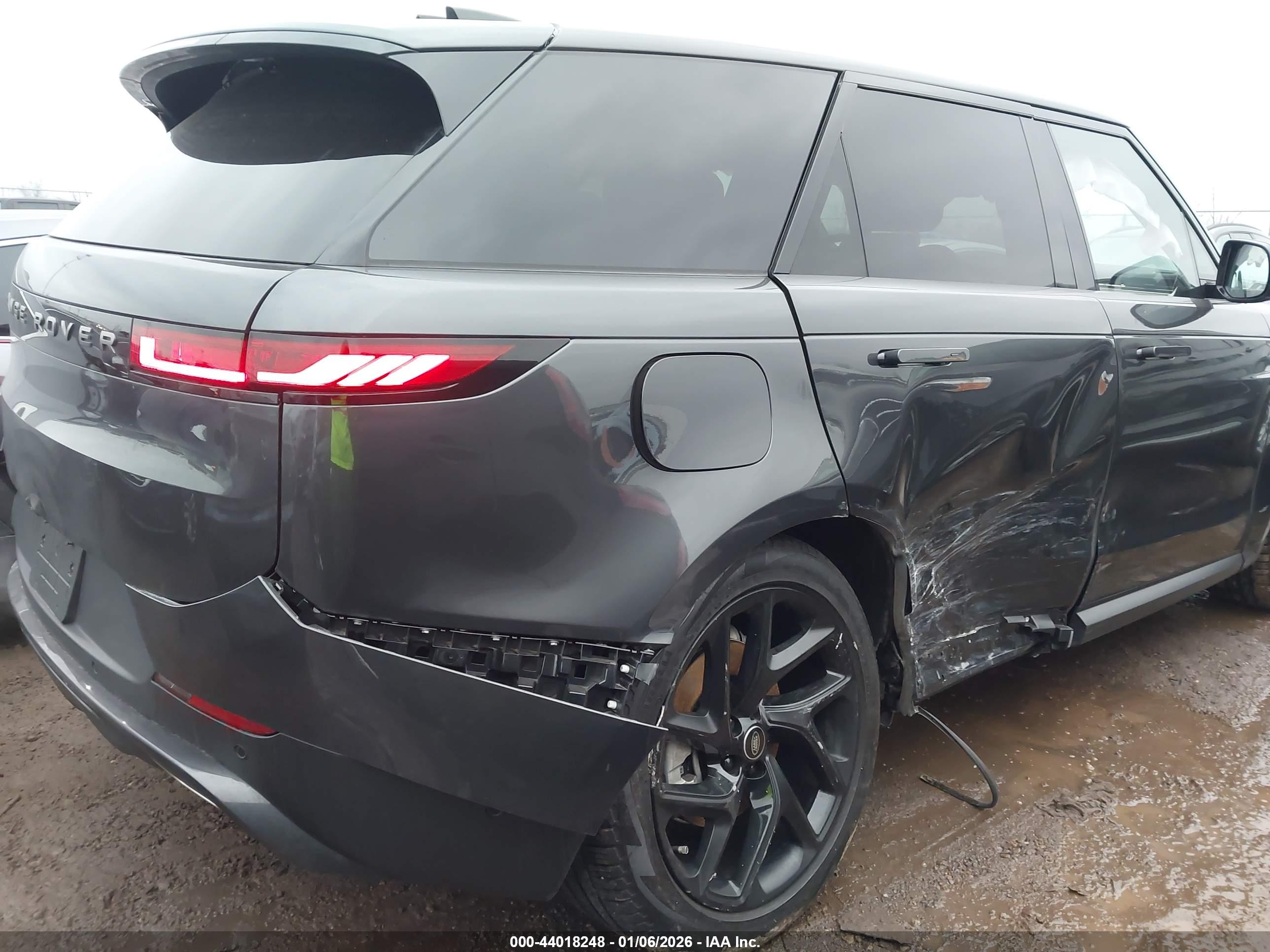 LAND ROVER image 6