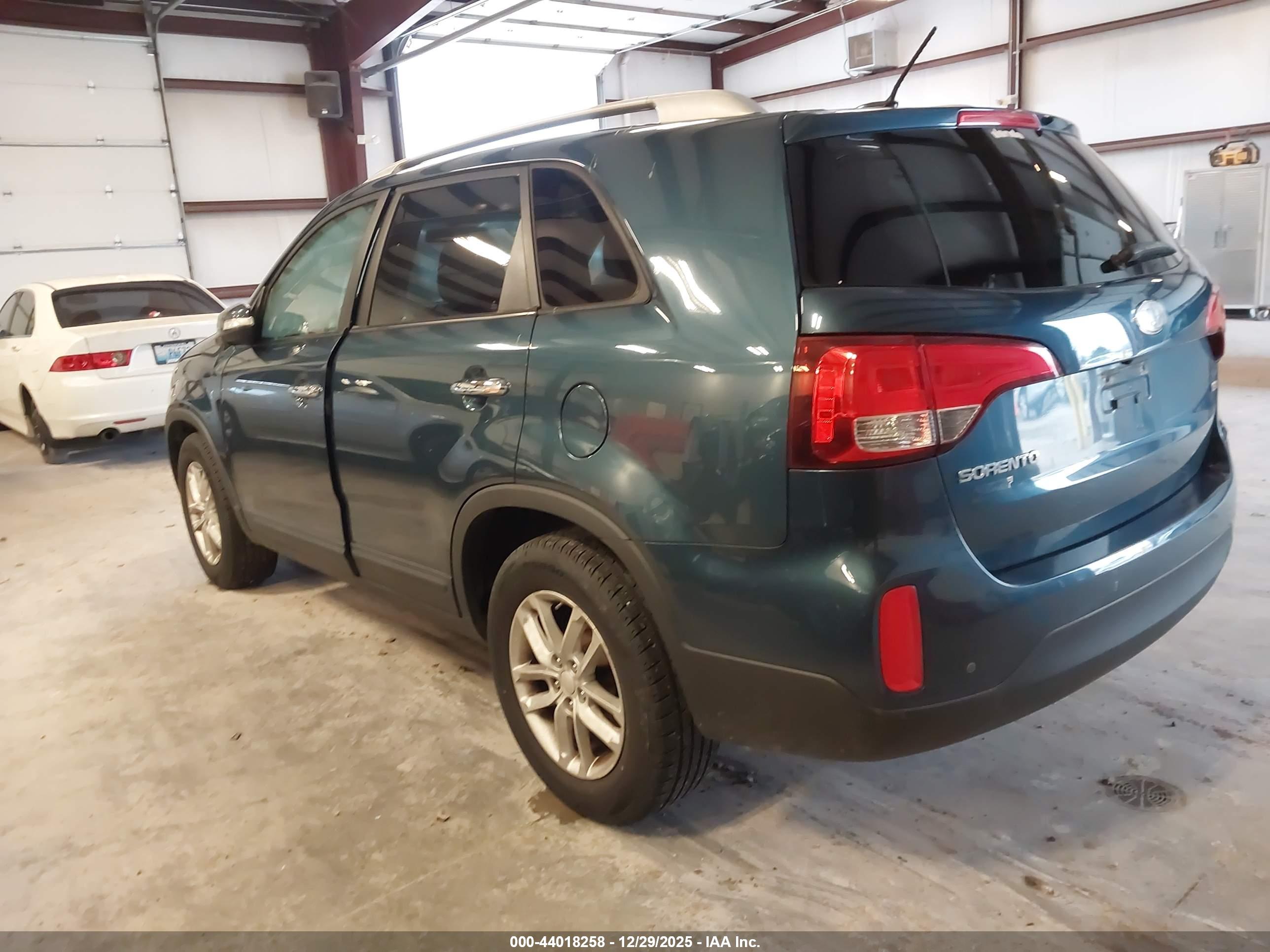 KIA SORENTO image 3
